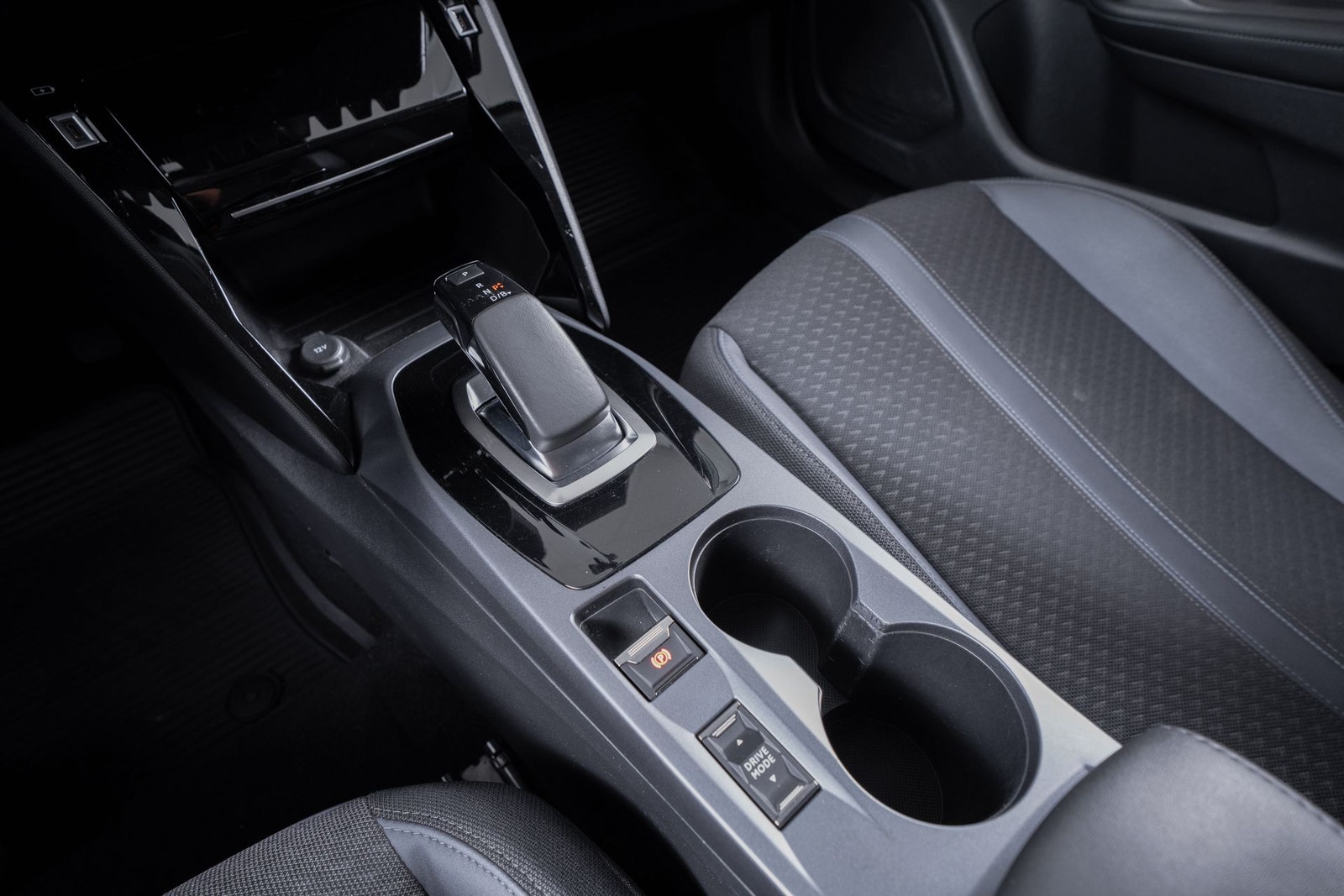 Peugeot e-2008, 136hp, 2020