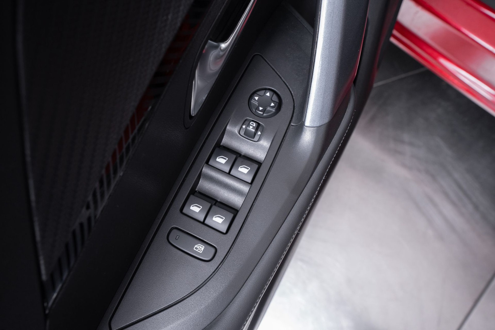 Peugeot e-2008, 136hp, 2020