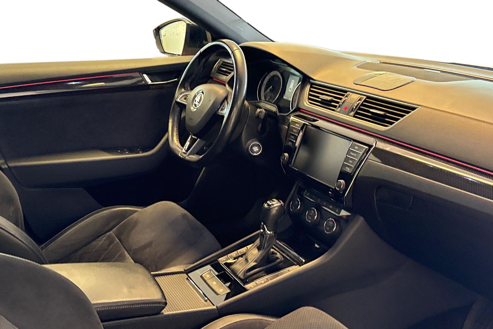 Škoda Superb Stasjonsvogn 2.0 TDI 4x4 SCR DSG sekvensiell, 6-trinn, 190ps, 2017