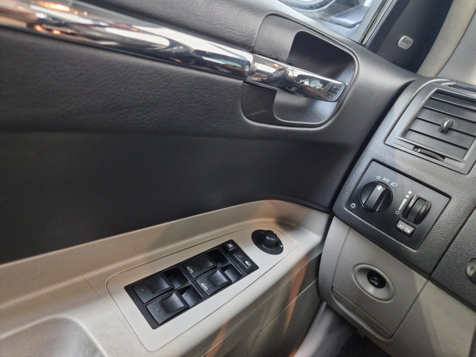 Chrysler 300C 3.5 V6 Automatic, 4-trins, 249ps, 2005