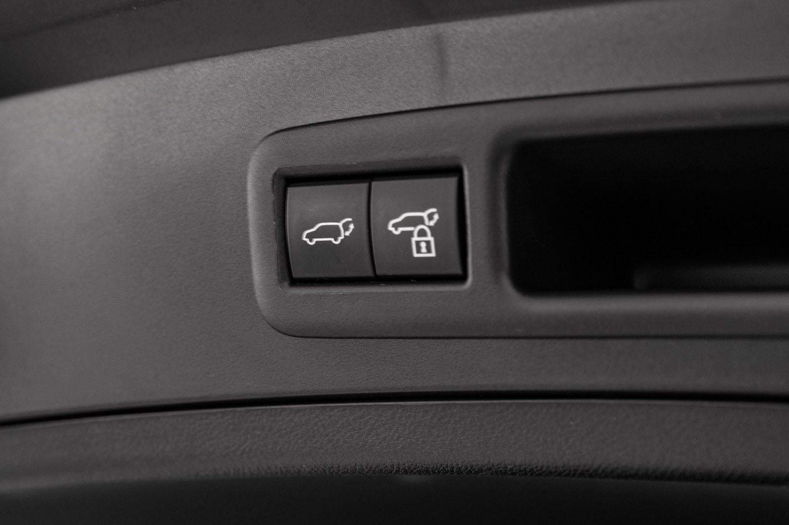 Lexus UX 300e, 204ps, 2023
