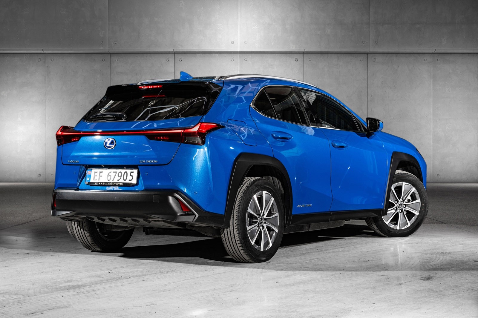Lexus UX 300e, 204ps, 2023