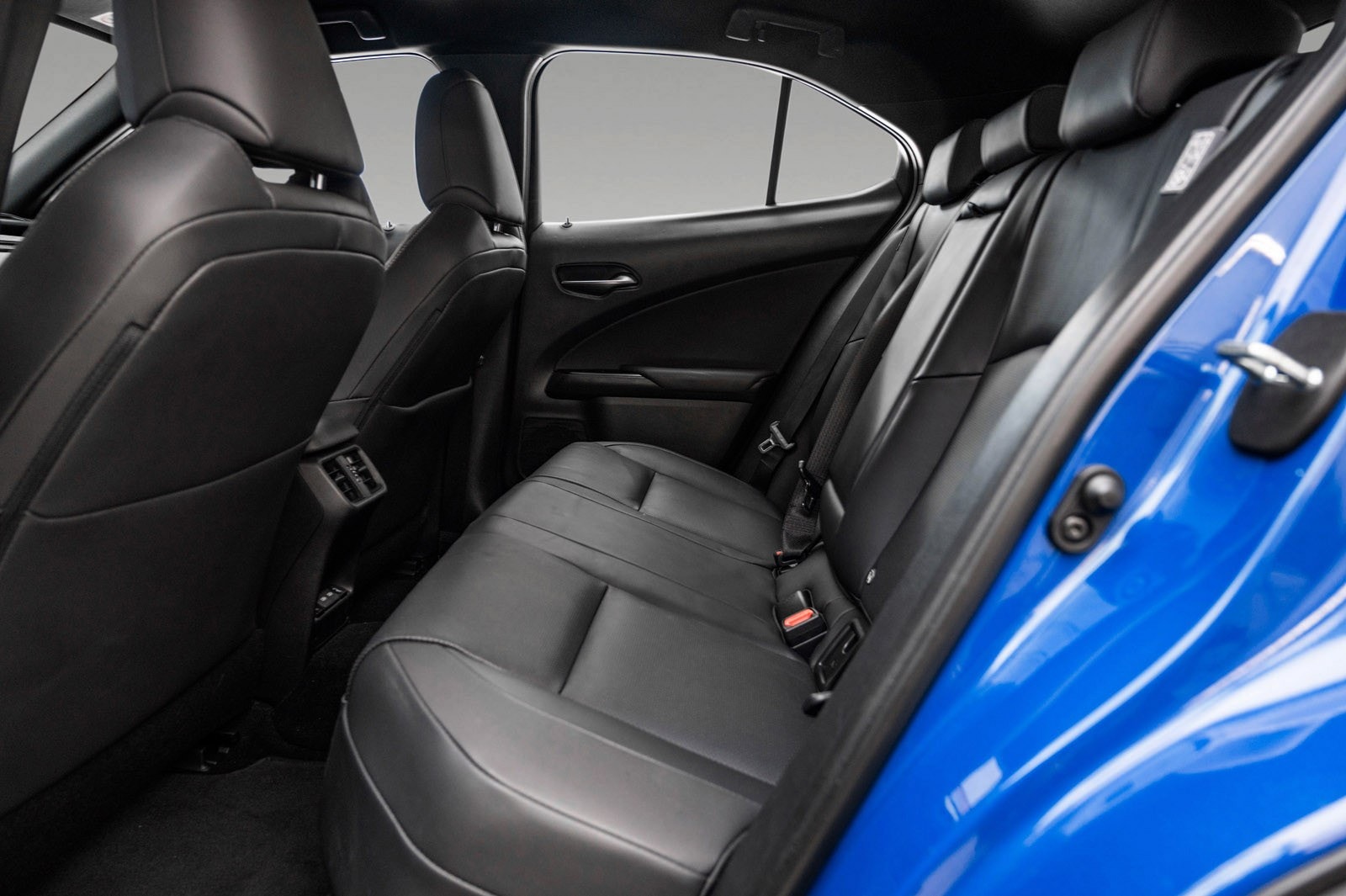 Lexus UX 300e, 204ps, 2023