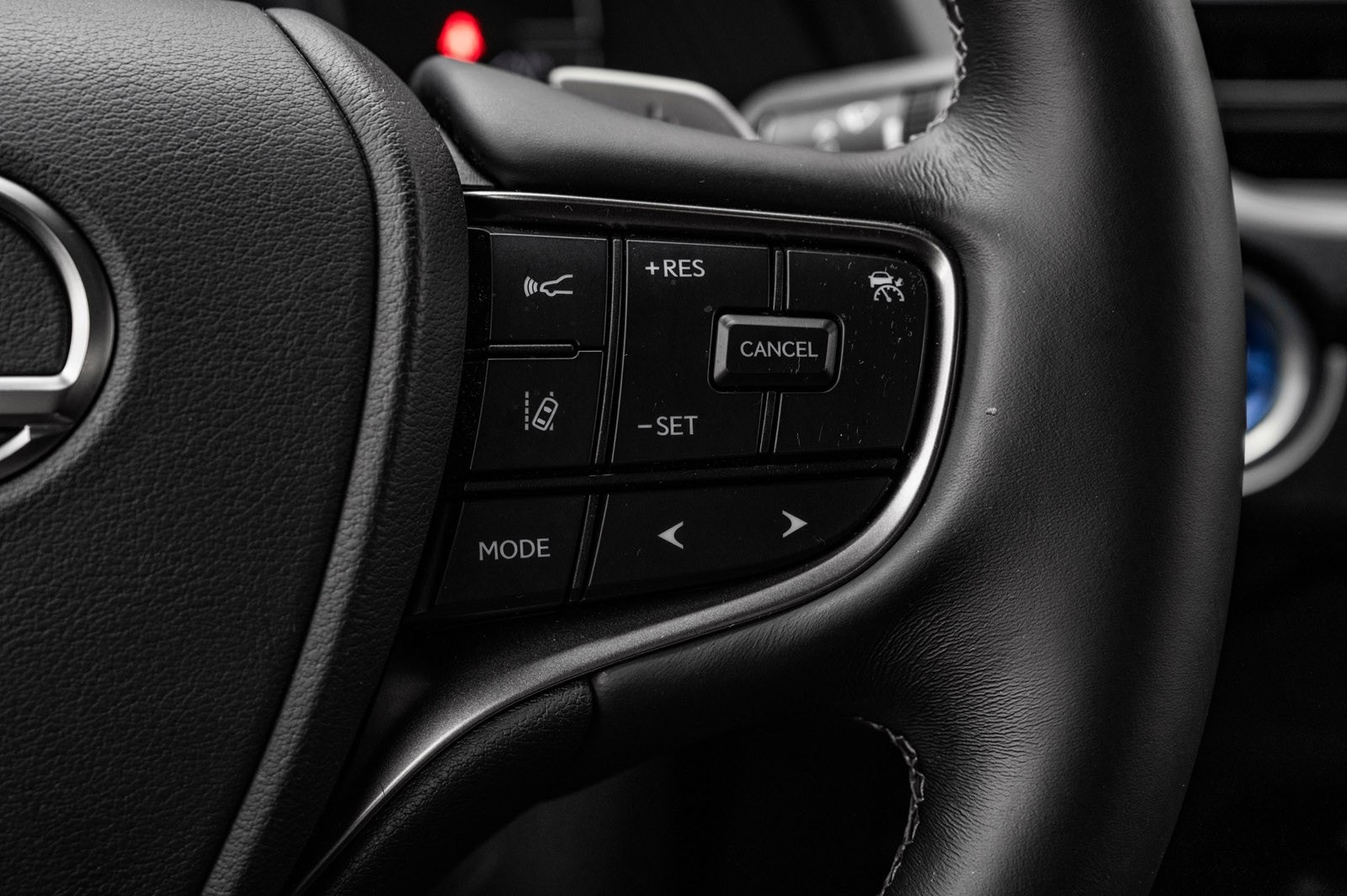 Lexus UX 300e, 204ps, 2023