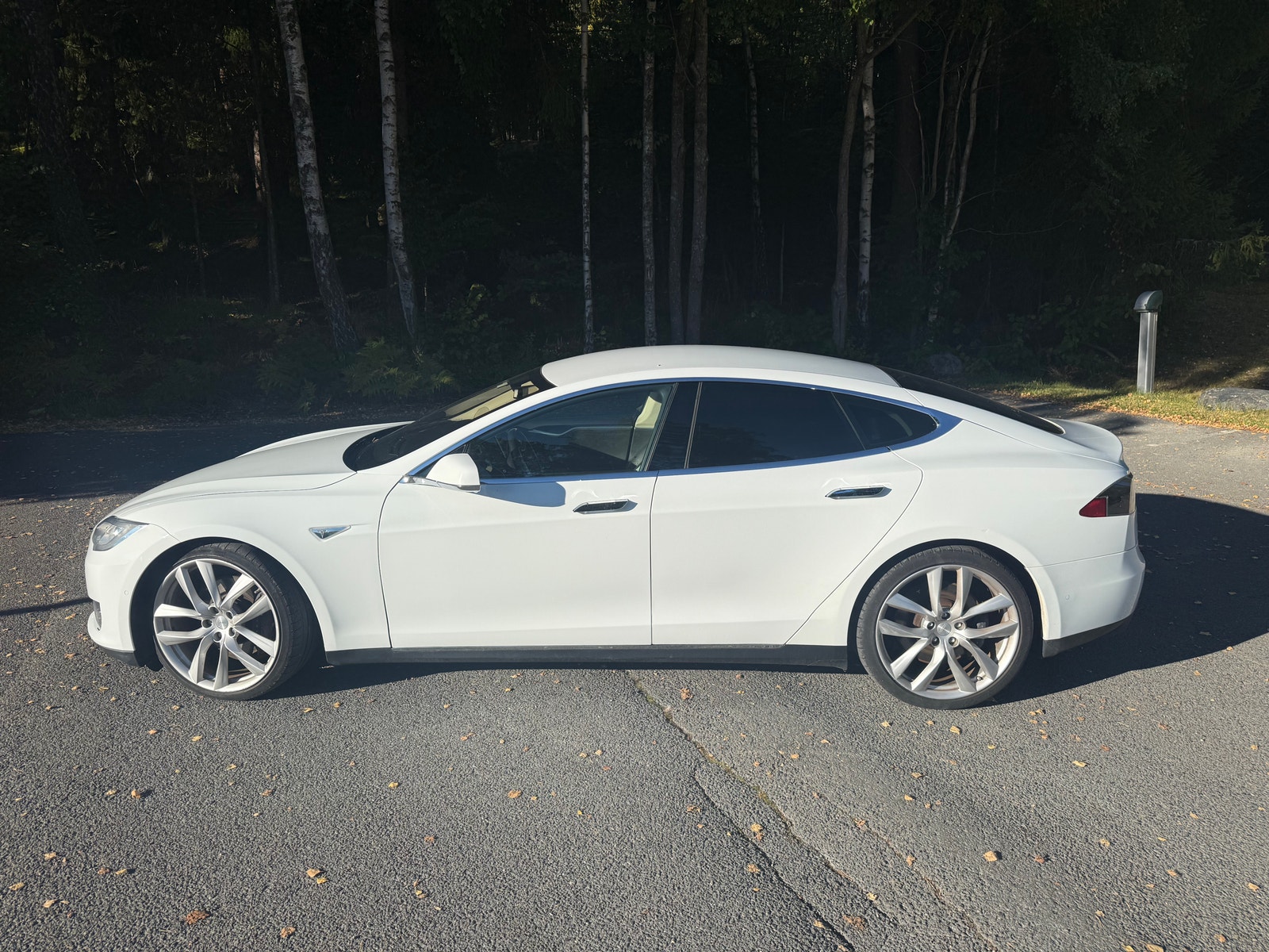 Tesla Model S 85D, 423ps, 2015