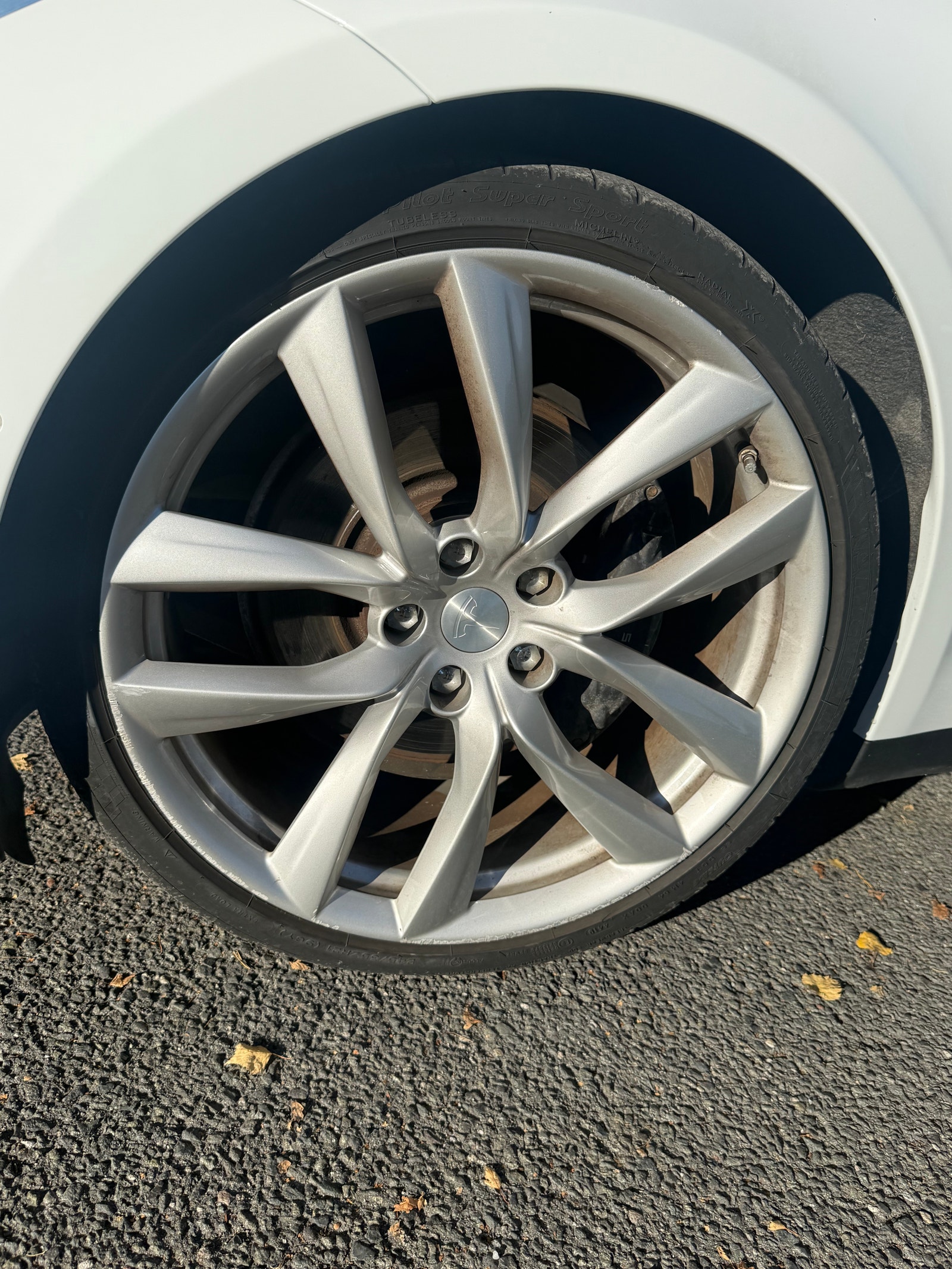 Tesla Model S 85D, 423ps, 2015