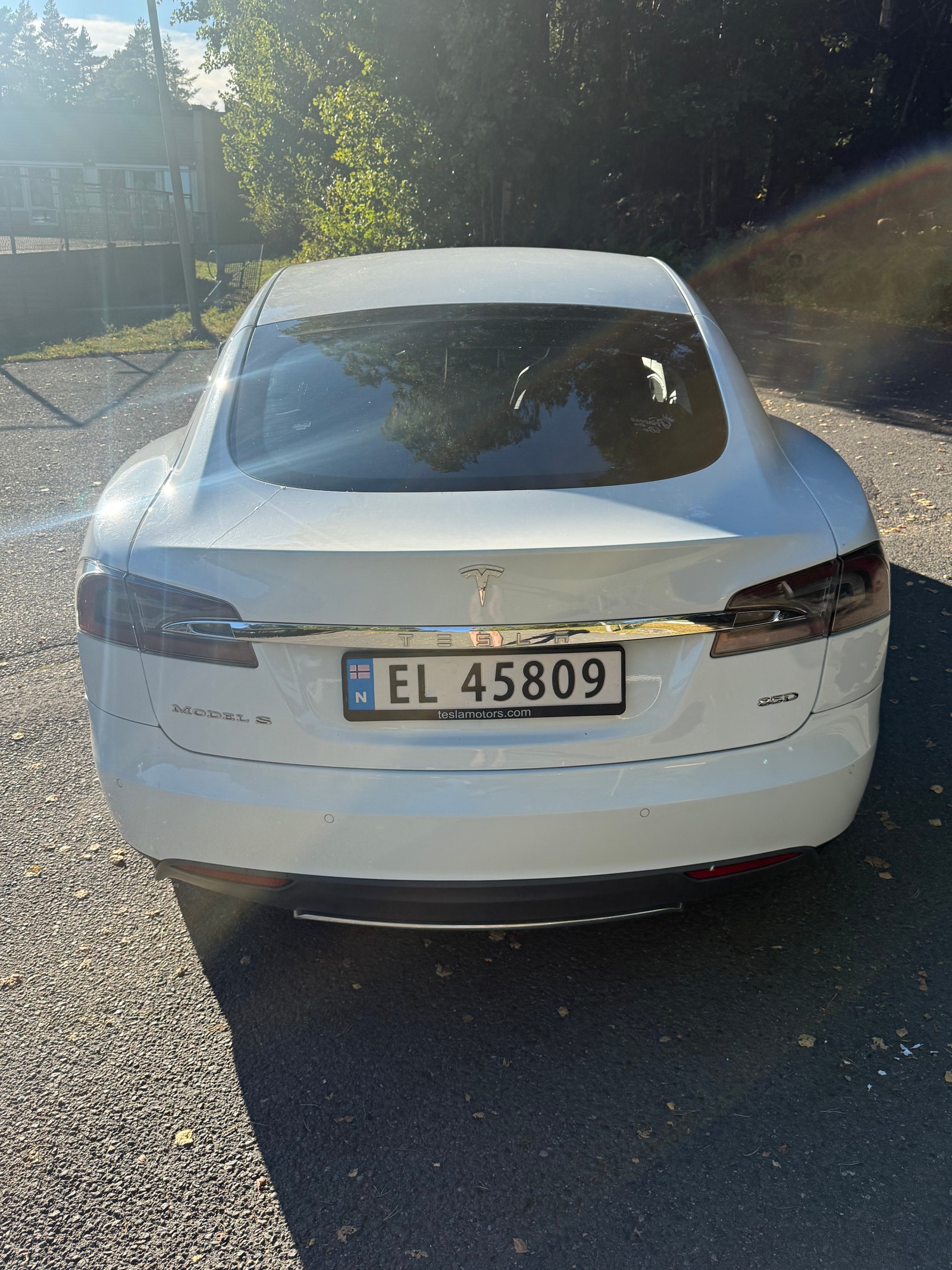 Tesla Model S 85D, 423ps, 2015