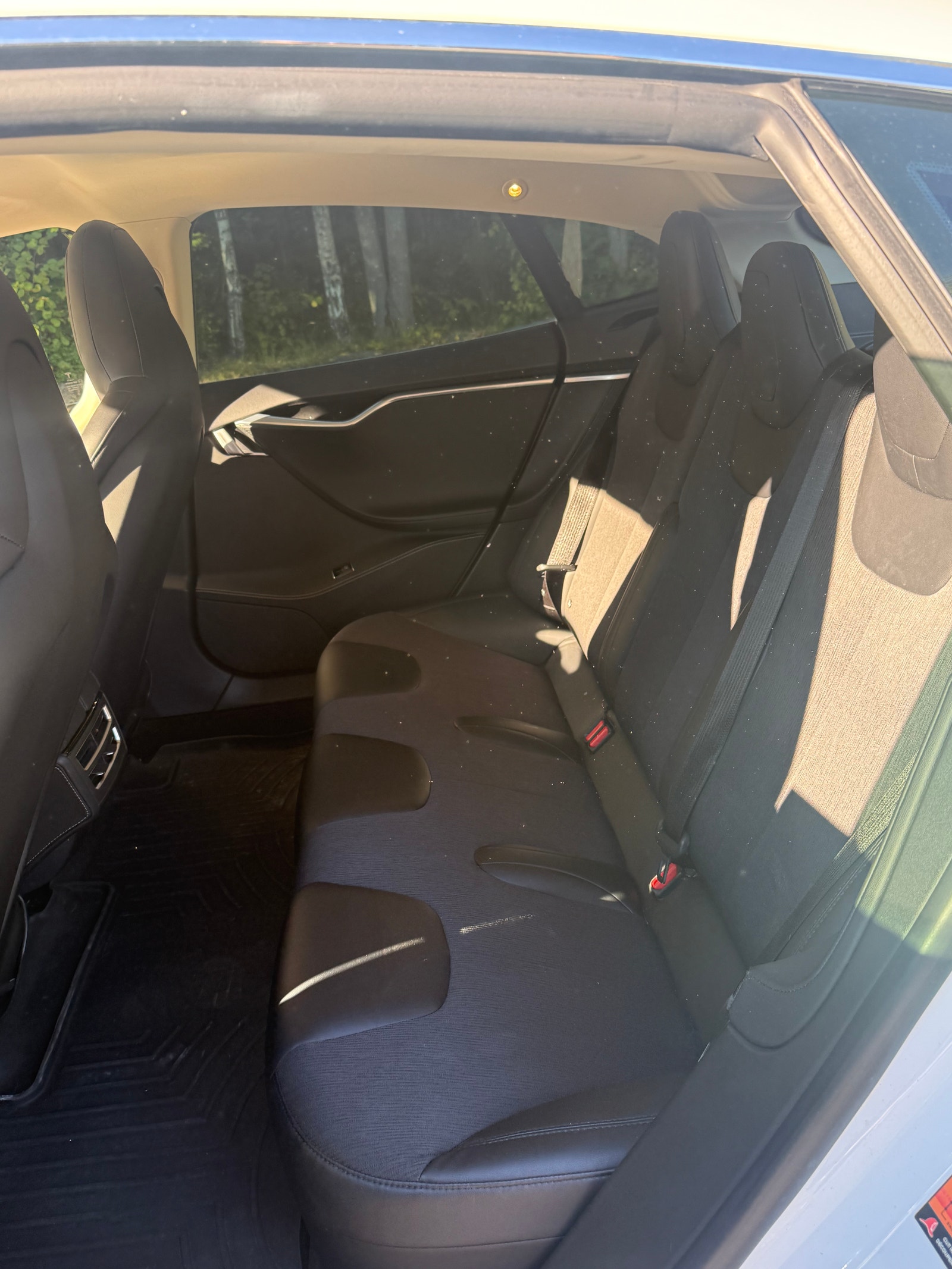 Tesla Model S 85D, 423ps, 2015