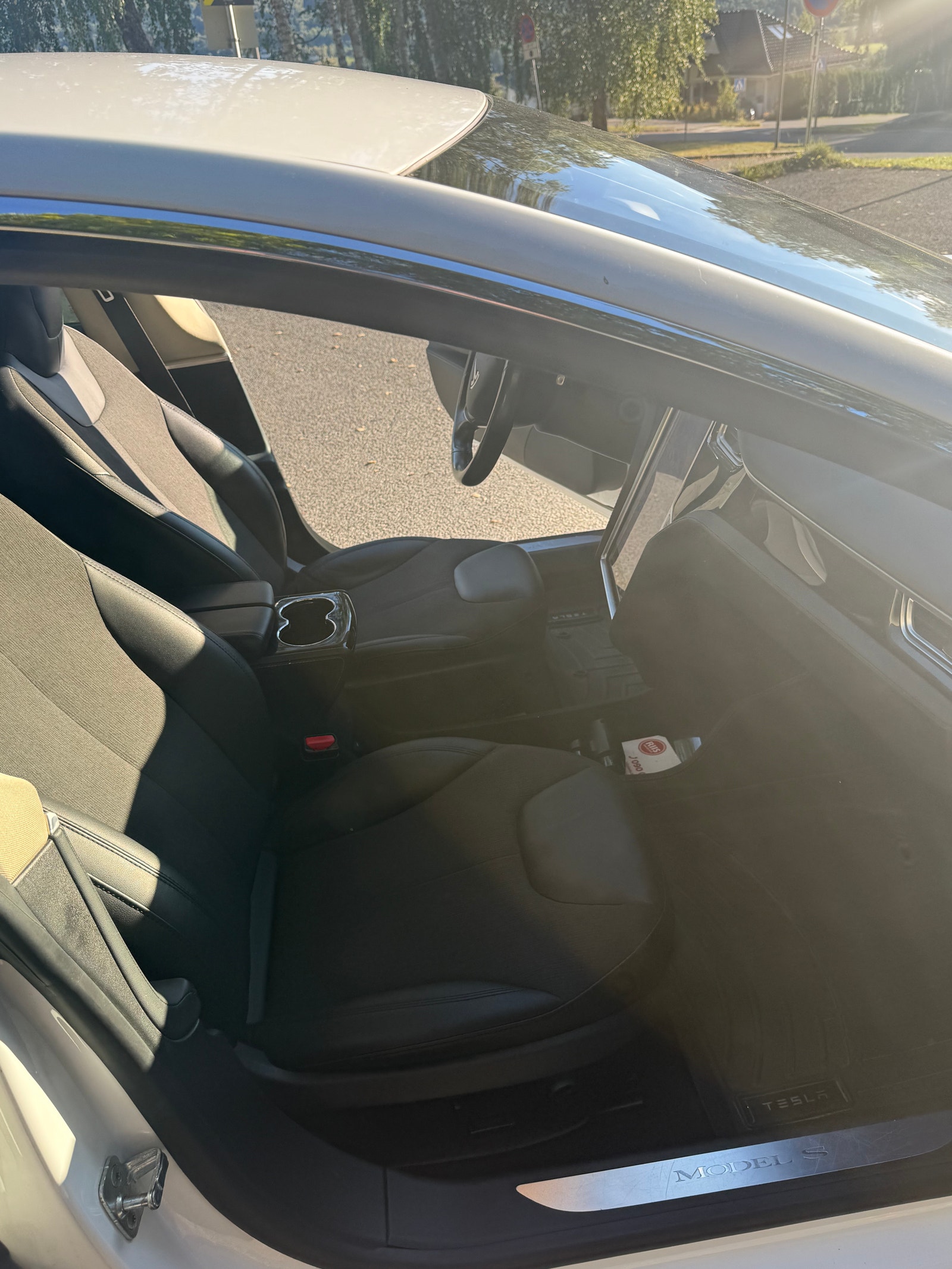 Tesla Model S 85D, 423ps, 2015