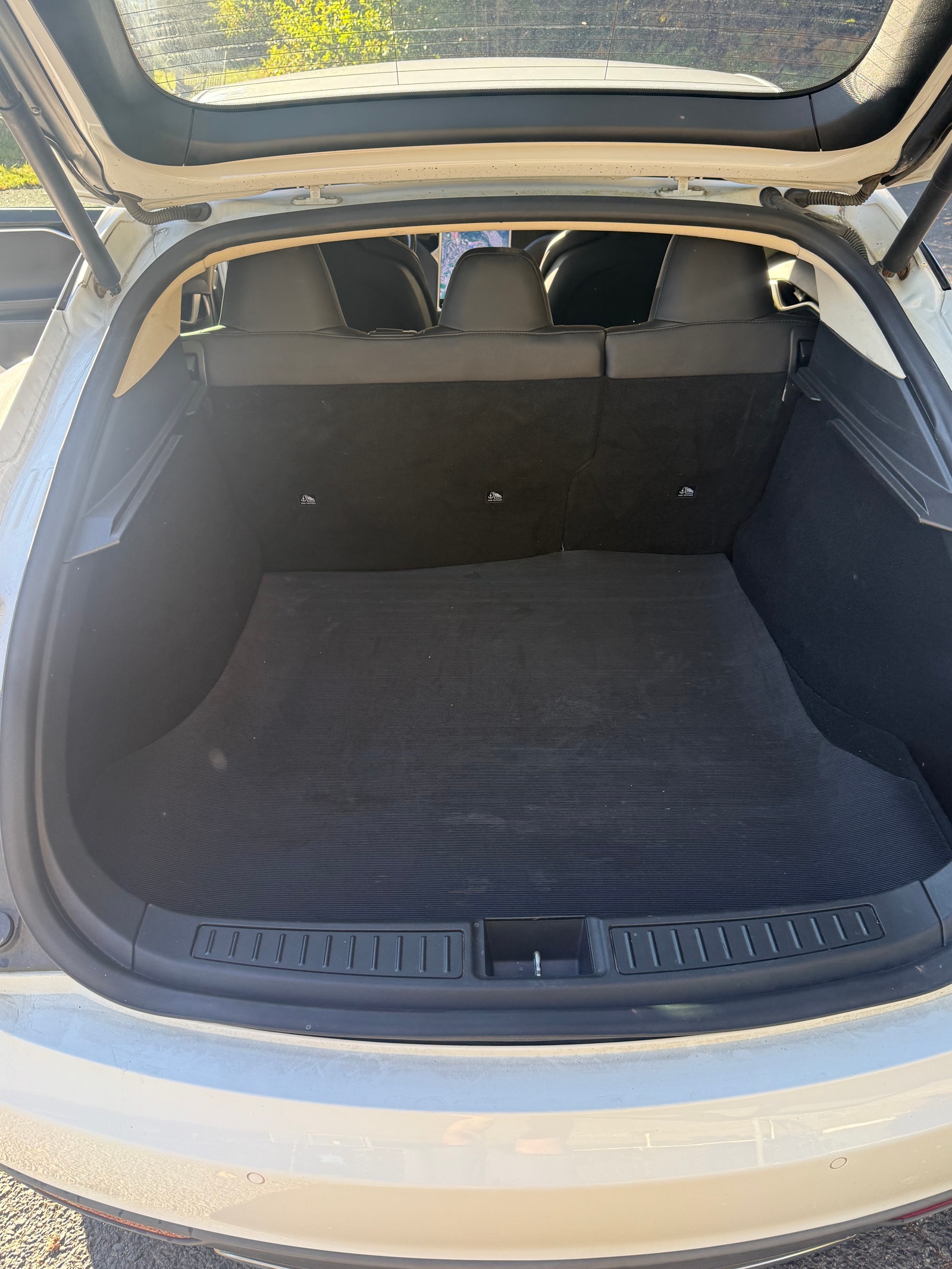 Tesla Model S 85D, 423ps, 2015