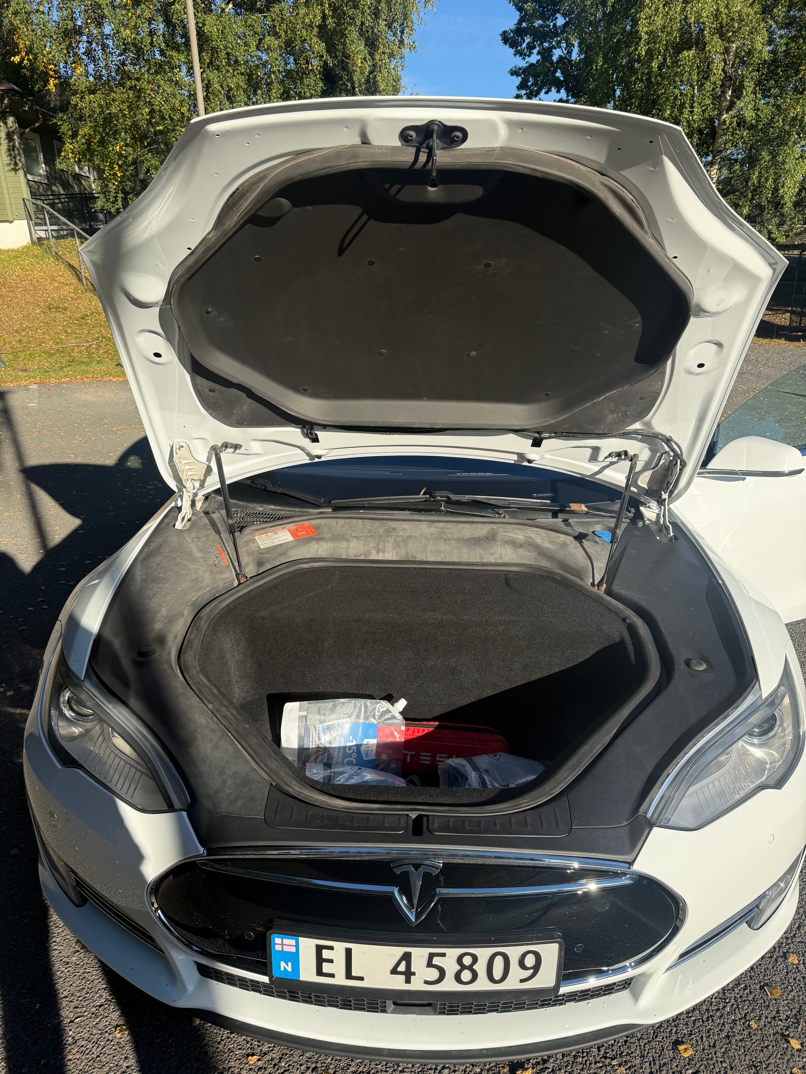 Tesla Model S 85D, 423ps, 2015