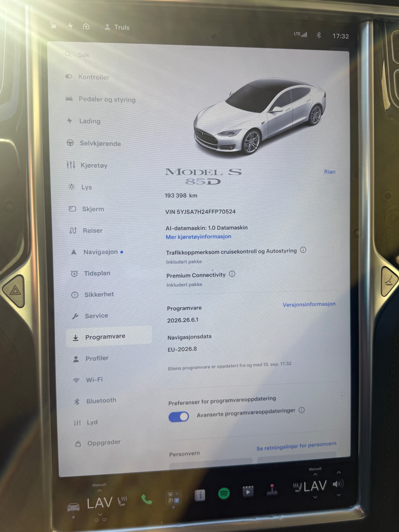 Tesla Model S 85D, 423ps, 2015