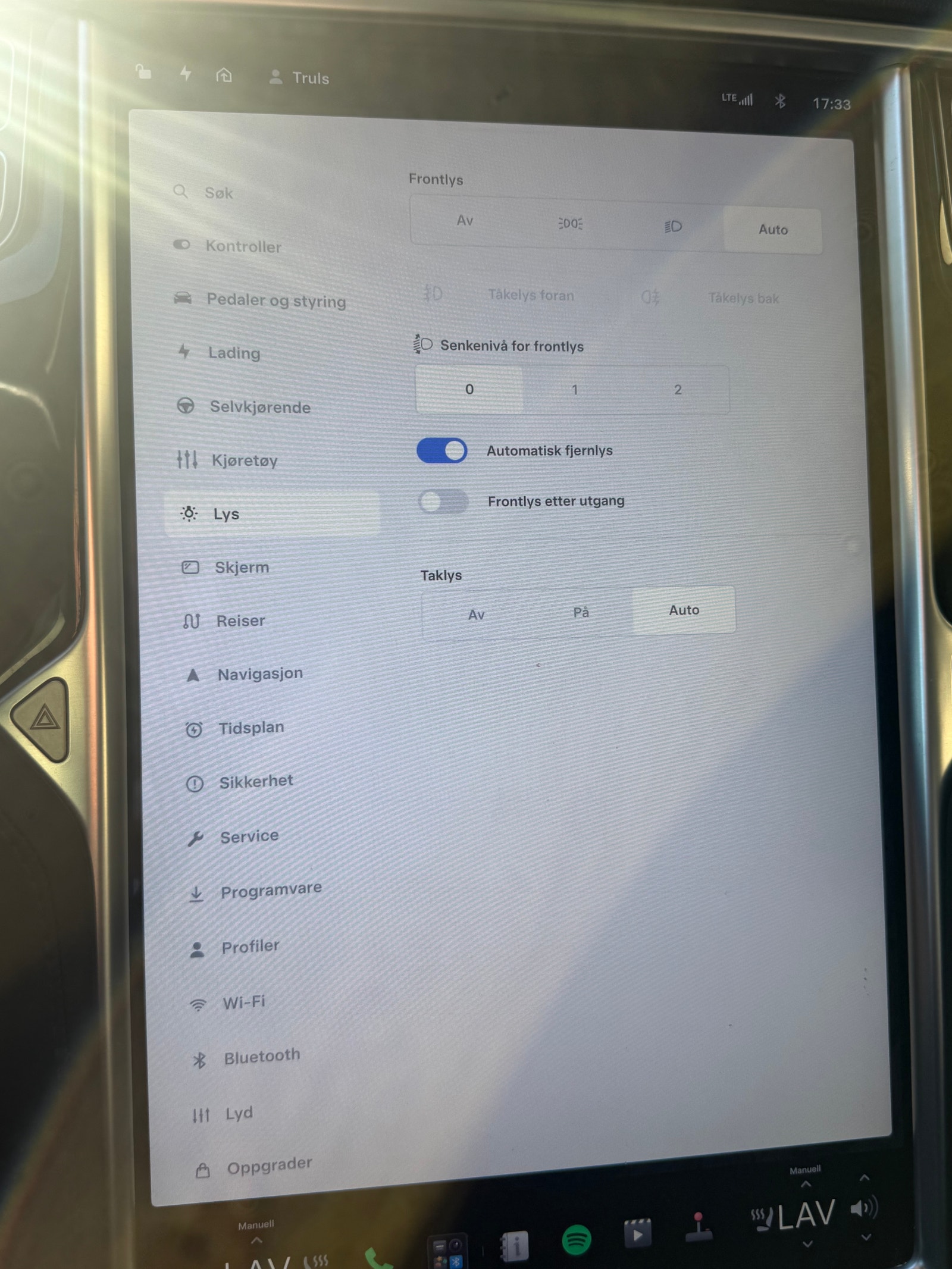 Tesla Model S 85D, 423ps, 2015