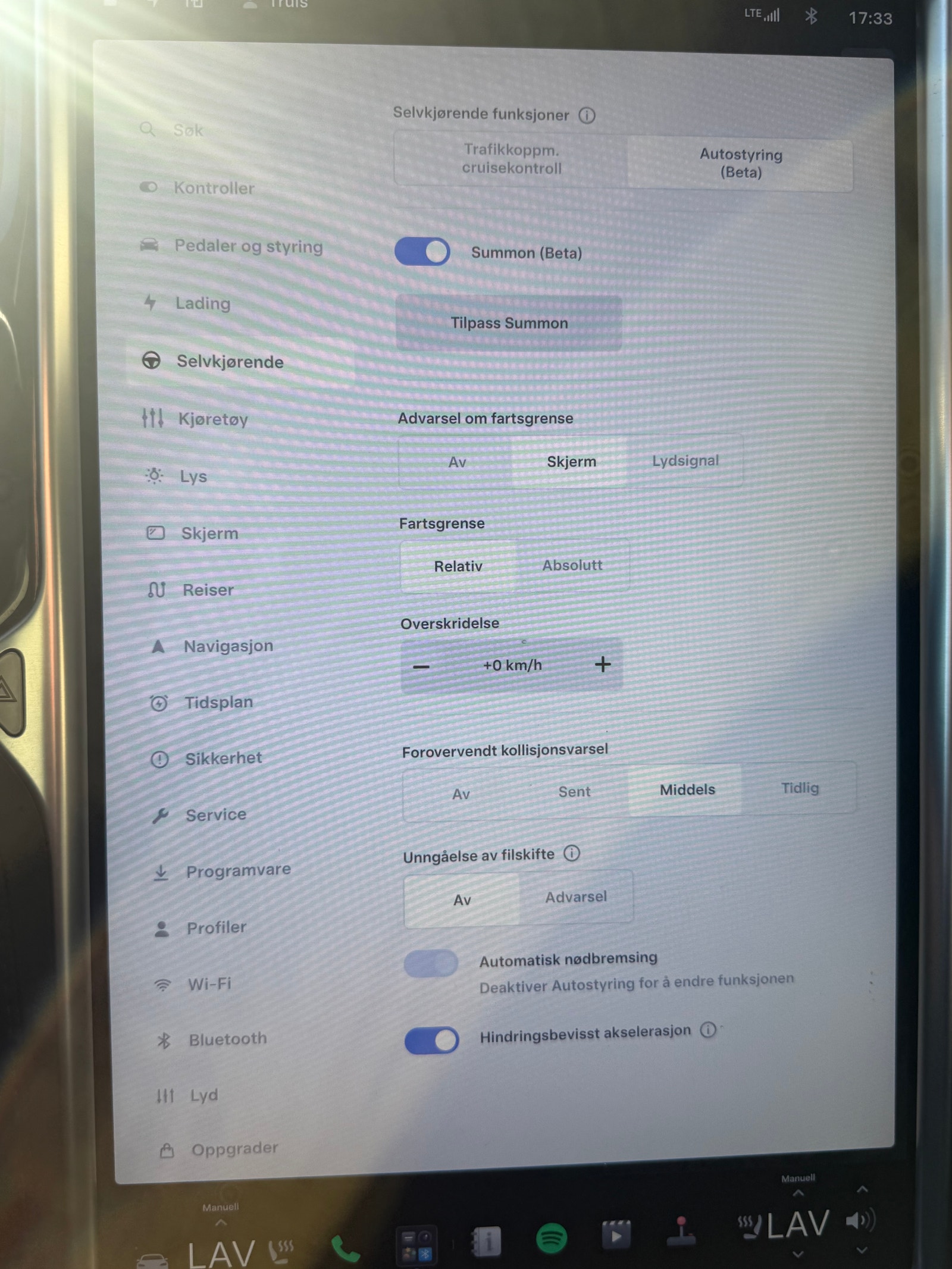 Tesla Model S 85D, 423ps, 2015