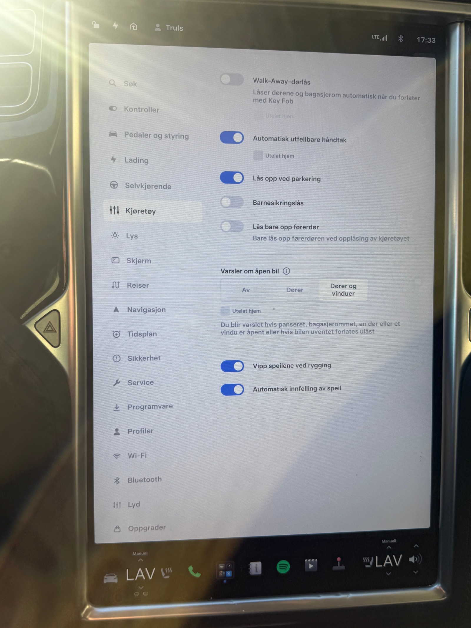 Tesla Model S 85D, 423ps, 2015