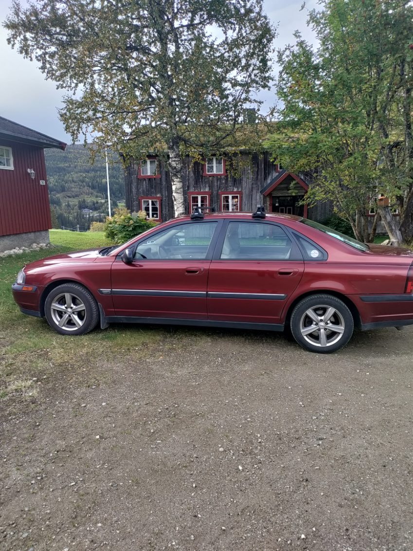 Volvo S80 2.0T Automatic, 180hp, 2000