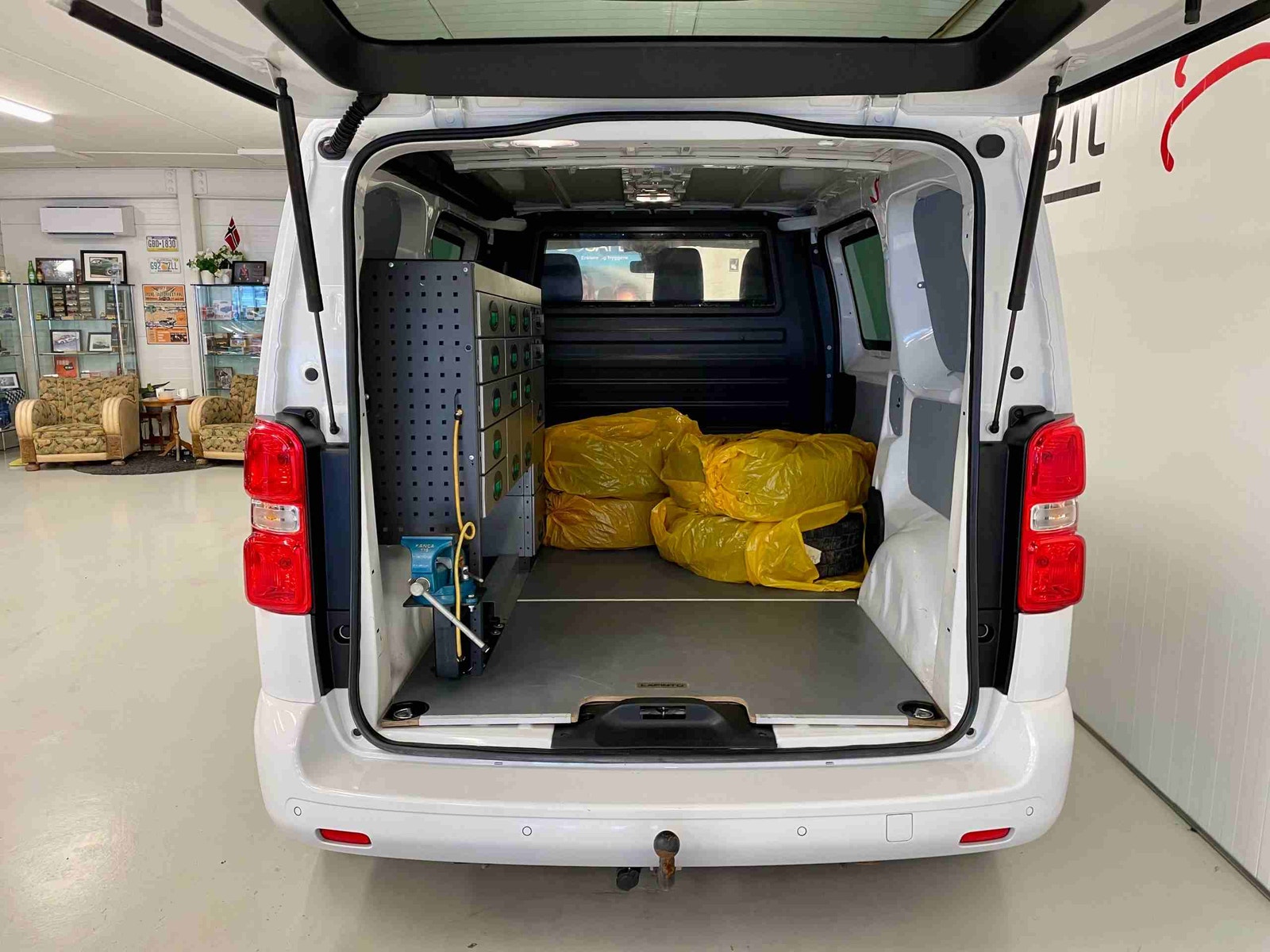 Peugeot e-Expert 75, 136hp, 2022