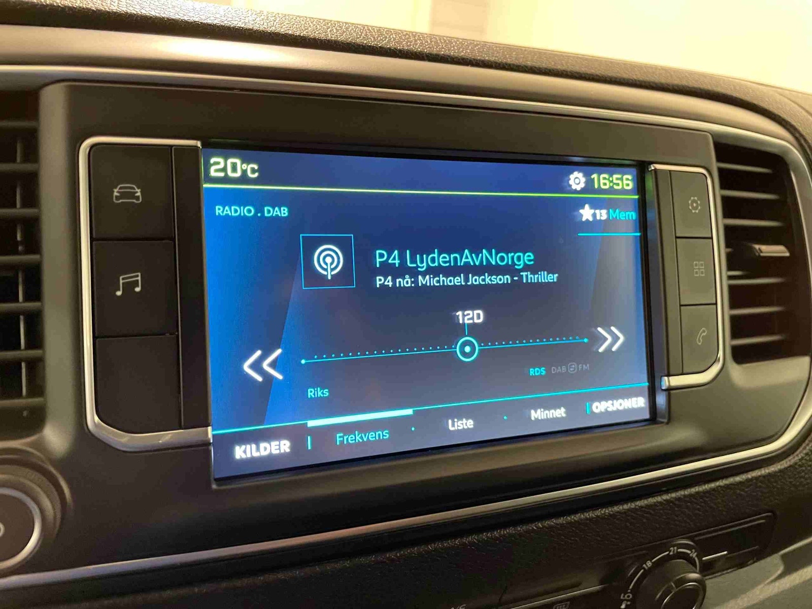 Peugeot e-Expert 75, 136hp, 2022