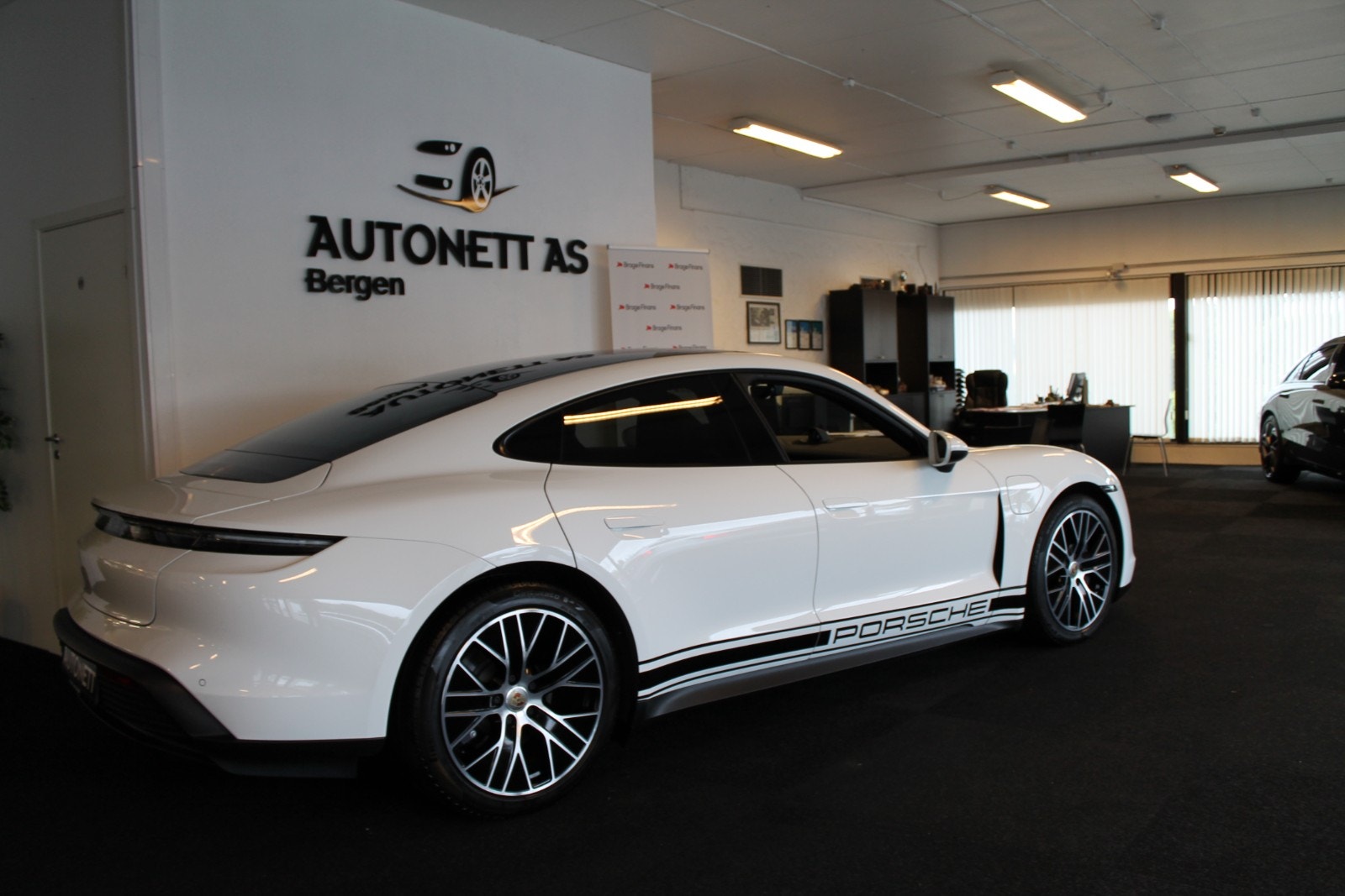 Porsche Taycan Direct Drive/automatisk, 2-trinn, 326hk, 2021