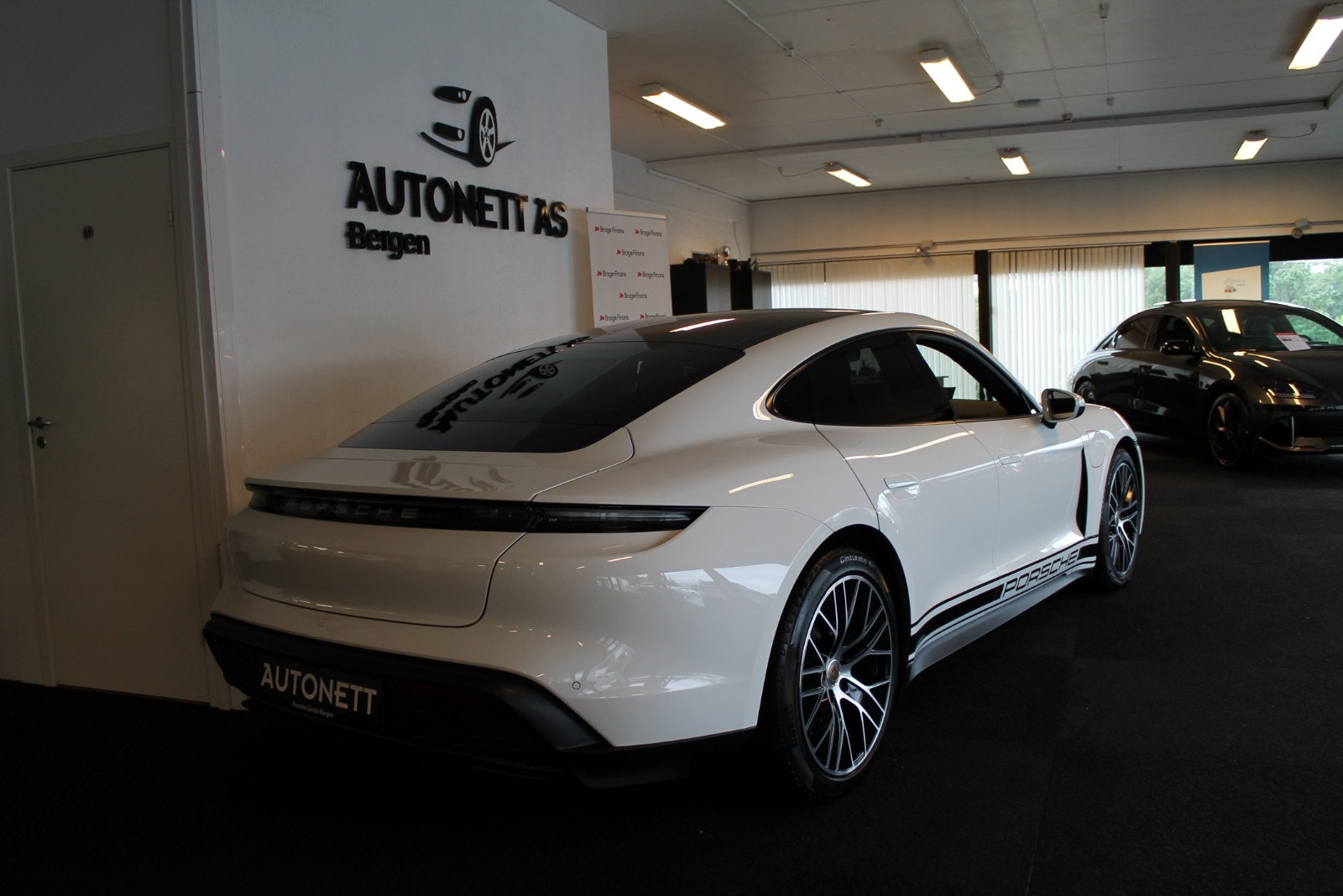 Porsche Taycan Direct Drive/automatisk, 2-trinn, 326hk, 2021