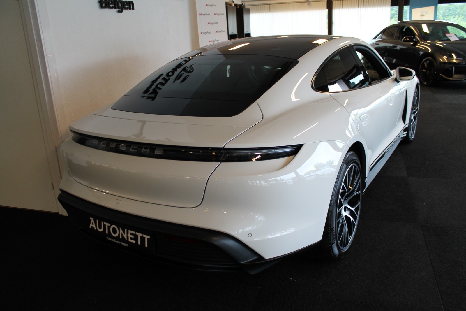 Porsche Taycan Direct Drive/automatisk, 2-trinn, 326hk, 2021