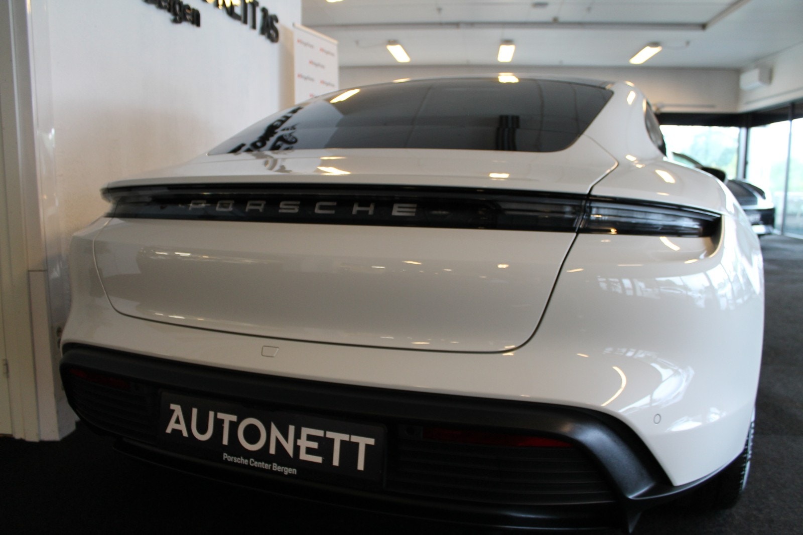 Porsche Taycan Direct Drive/automatisk, 2-trinn, 326hk, 2021