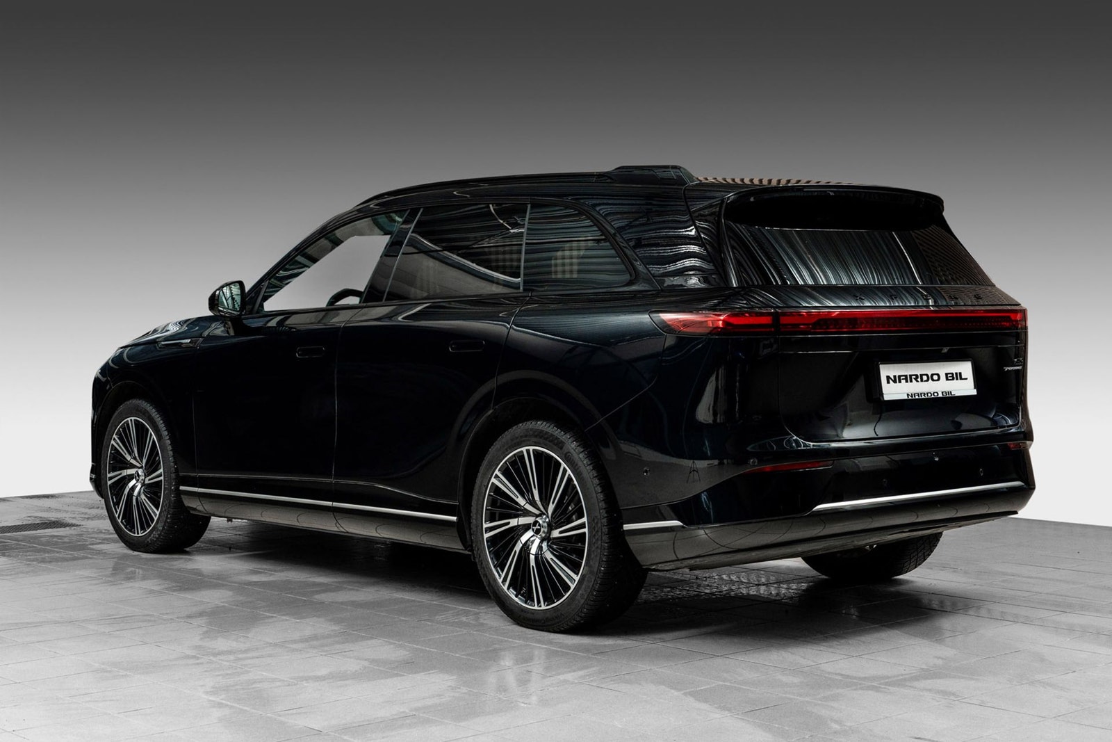 XPENG G9 Performance, 551ps, 2024