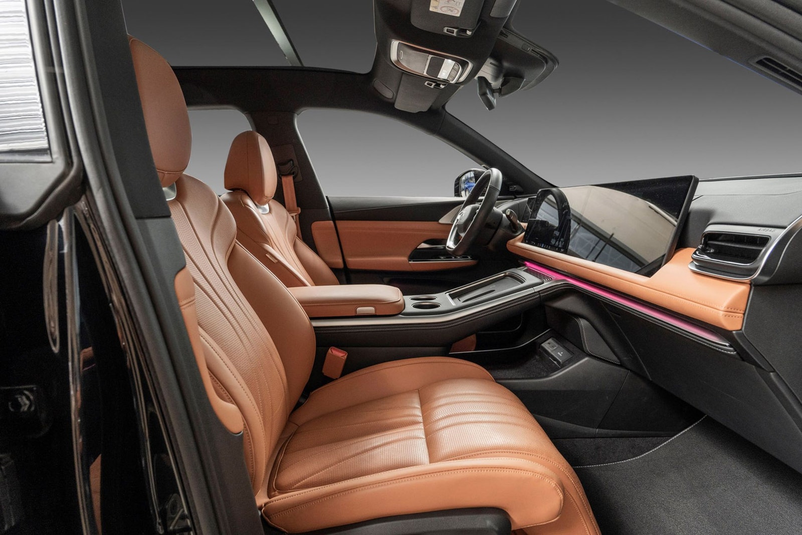 XPENG G9 Performance, 551ps, 2024