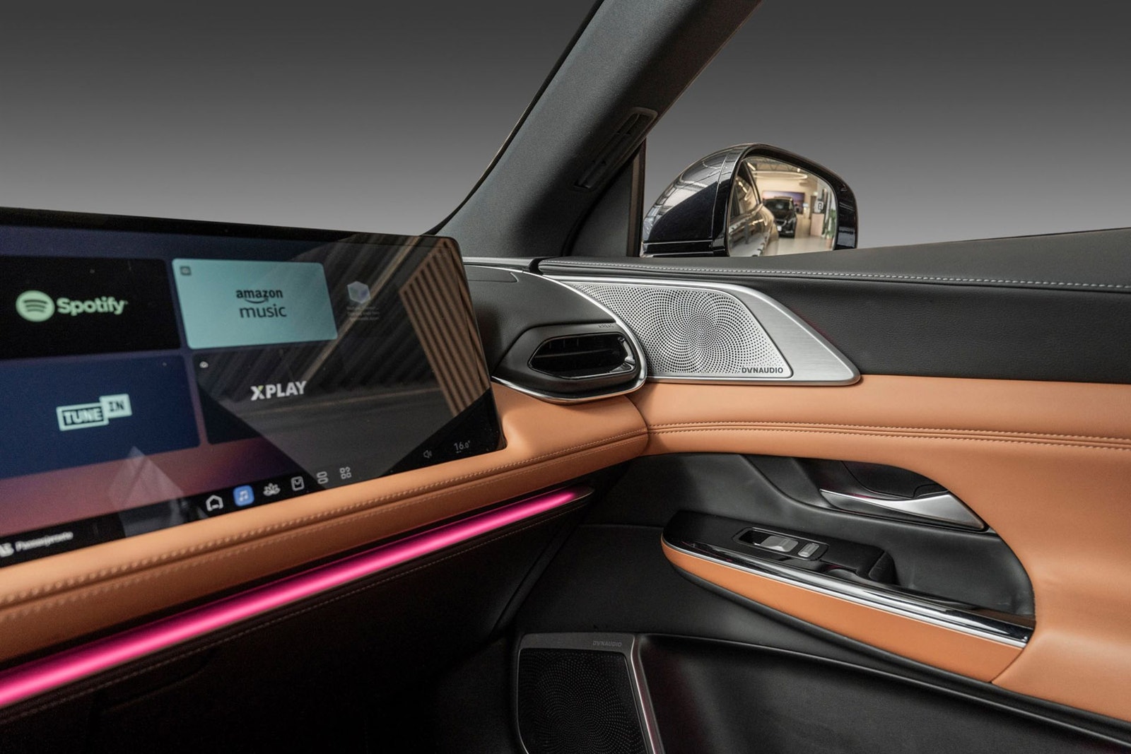 XPENG G9 Performance, 551ps, 2024