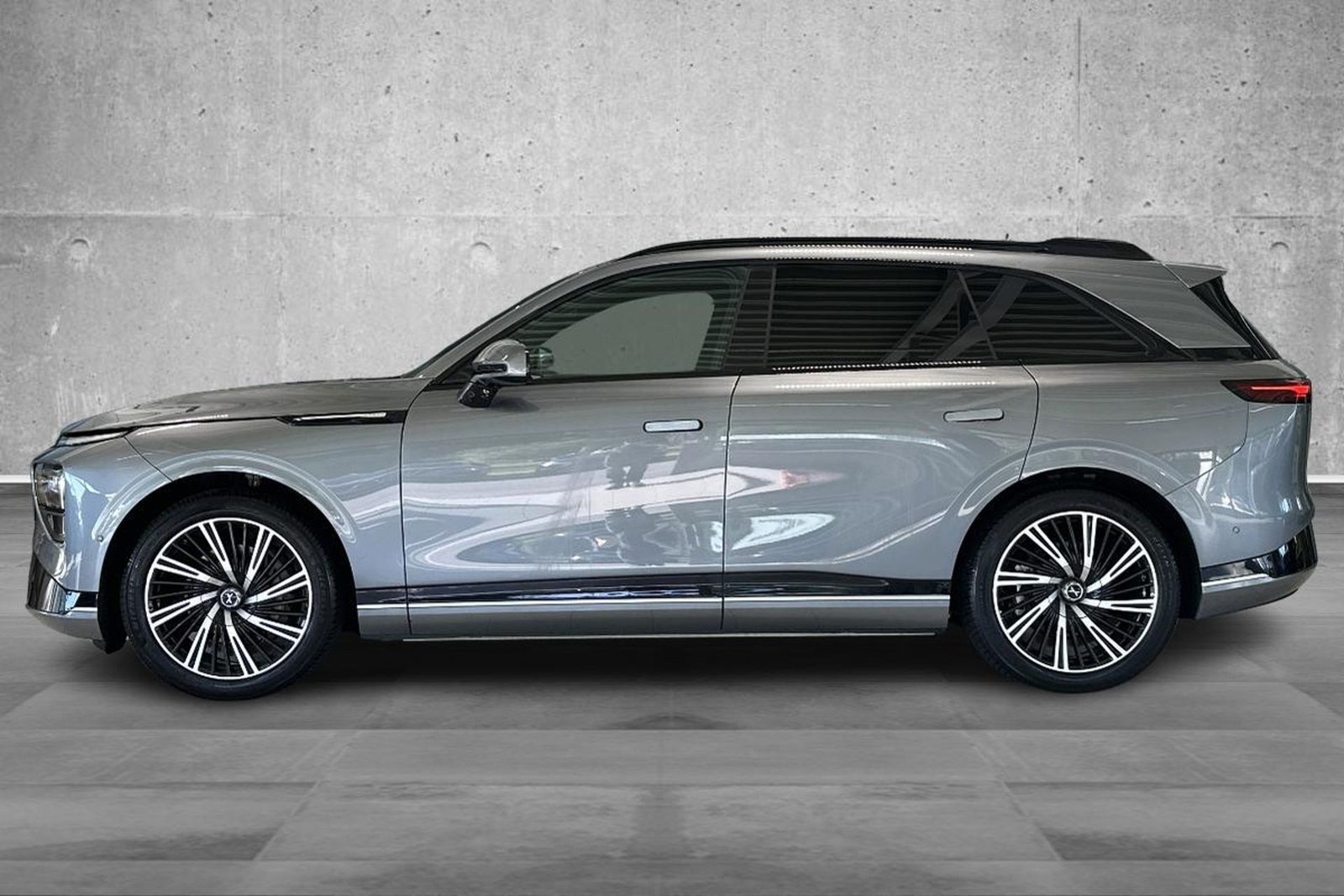 XPENG G9 Performance, 575hp, 2025