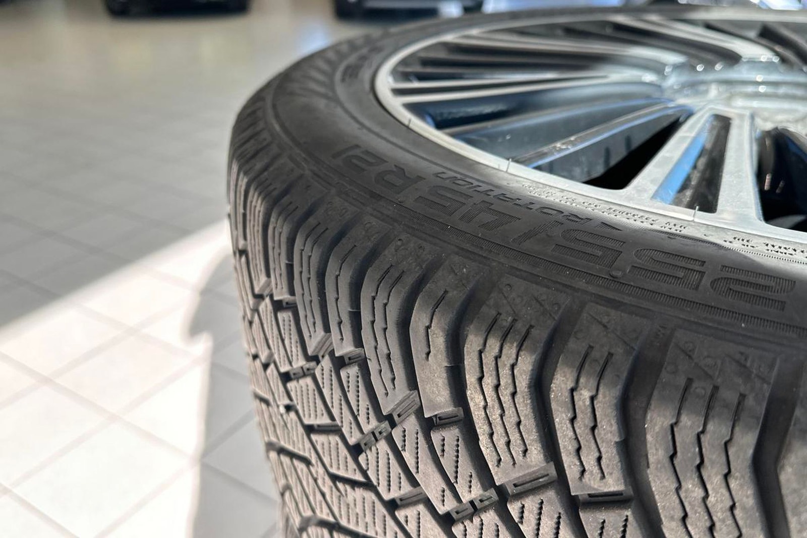 XPENG G9 Performance, 575hp, 2025