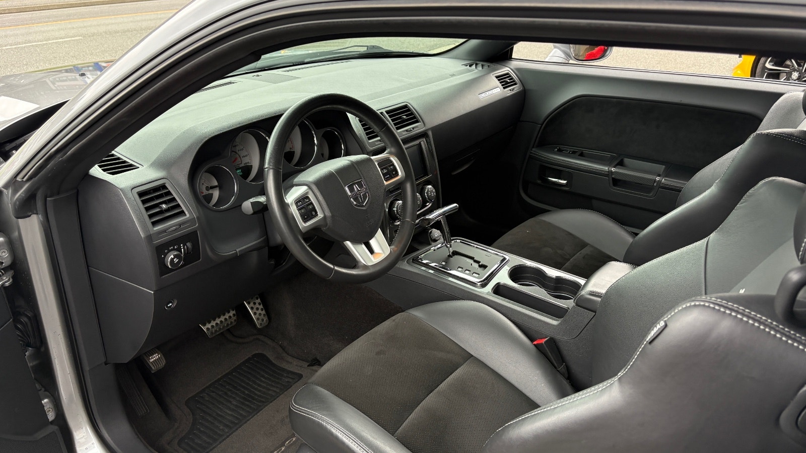 Dodge Challenger 6.4 V8 HEMI Automatic, 476hp, 2011