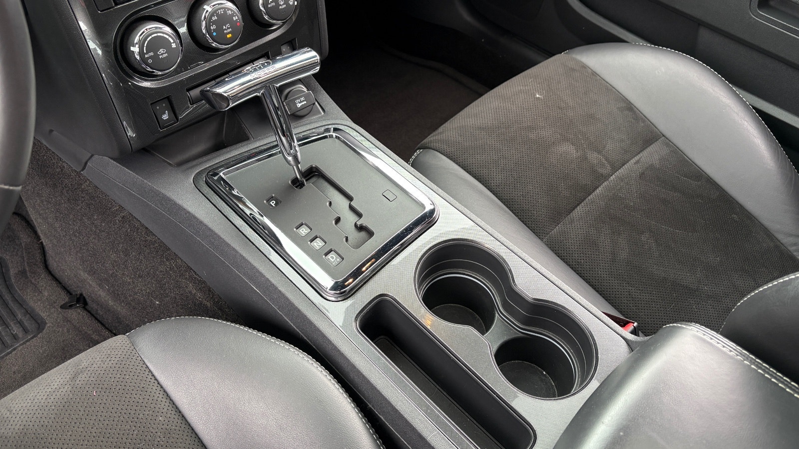 Dodge Challenger 6.4 V8 HEMI Automatic, 476hp, 2011