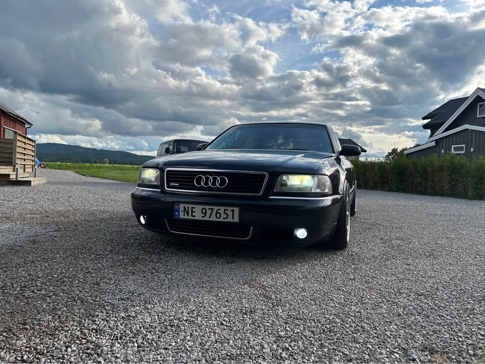 Audi A8 3.3 TDI quattro Automatic, 5-trins, 224ps, 2001