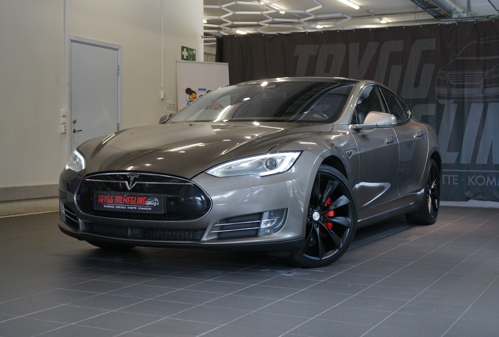Tesla Model S P90D, 511hp, 2015