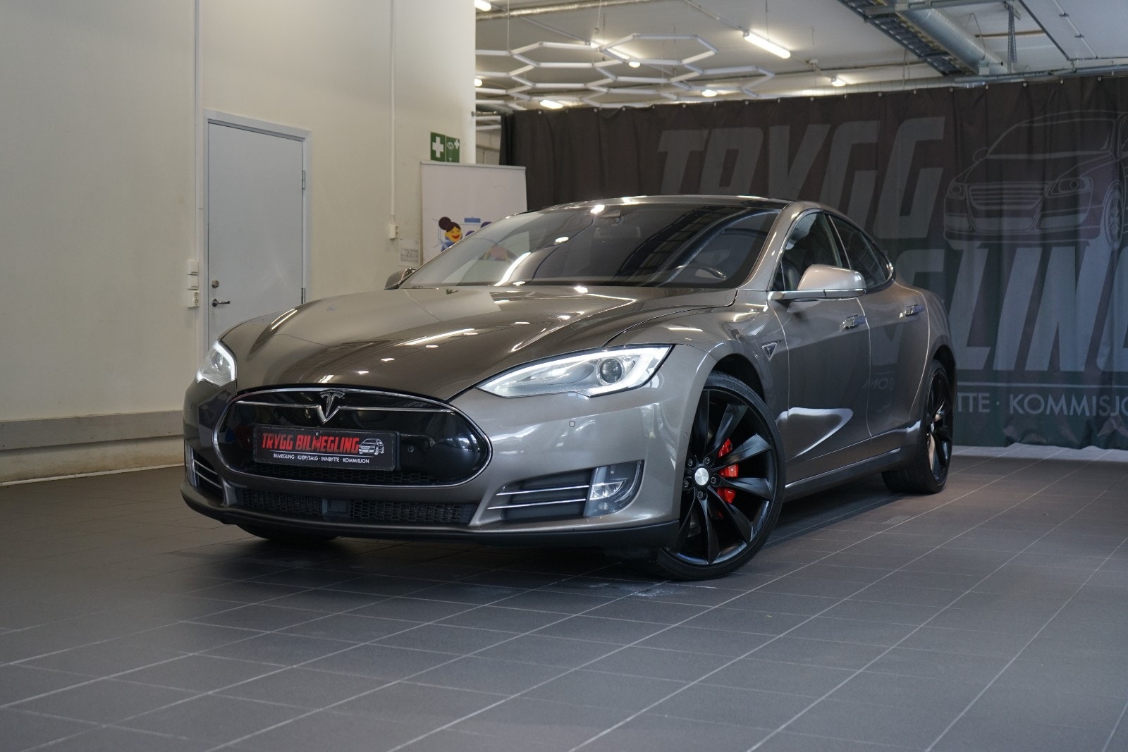 Tesla Model S P90D, 511hp, 2015
