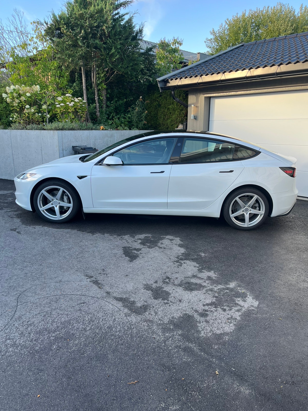 Tesla Model 3 Standard Range, 283hp, 2024