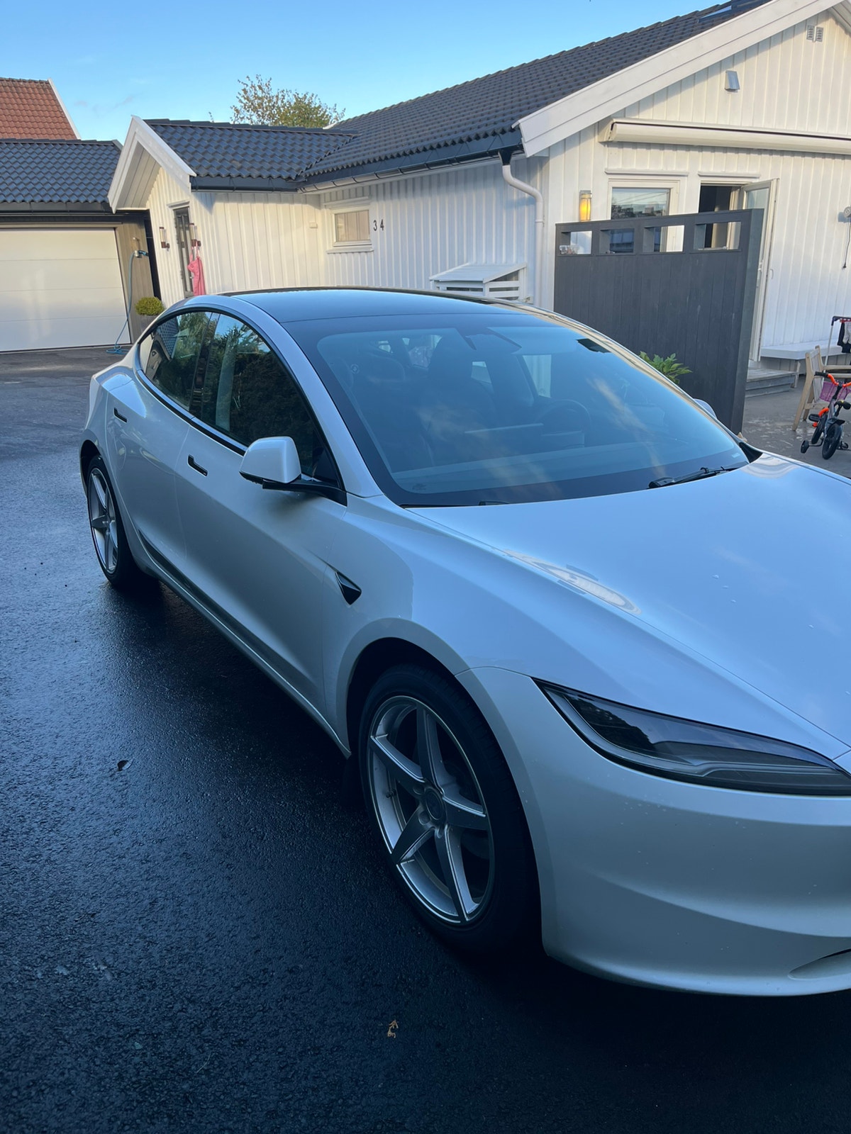 Tesla Model 3 Standard Range, 283hp, 2024