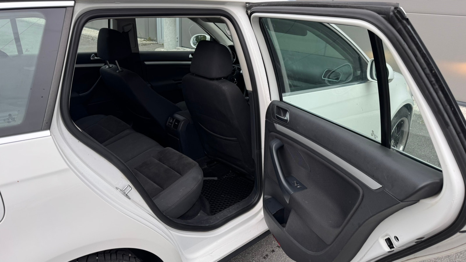 Volkswagen Golf Variant 1.6 TDI DPF DSG Sequential, 7-trins, 105ps, 2010