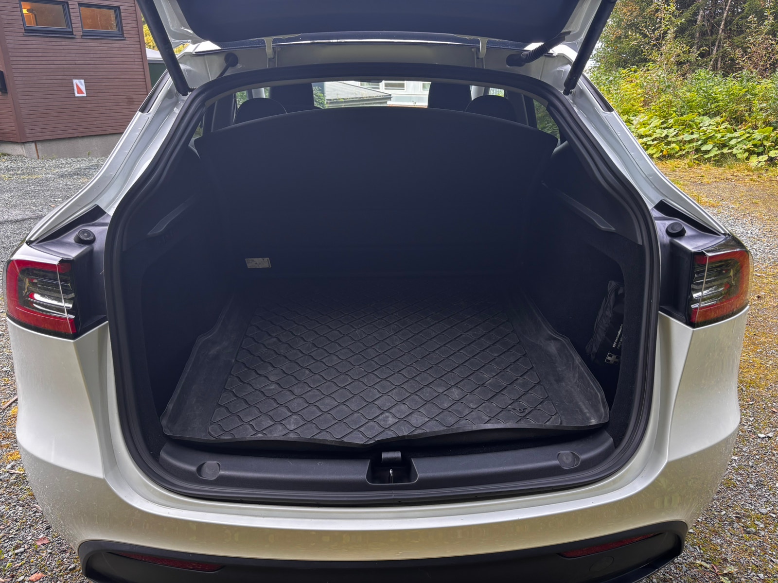Tesla Model Y Long Range AWD, 514ps, 2024