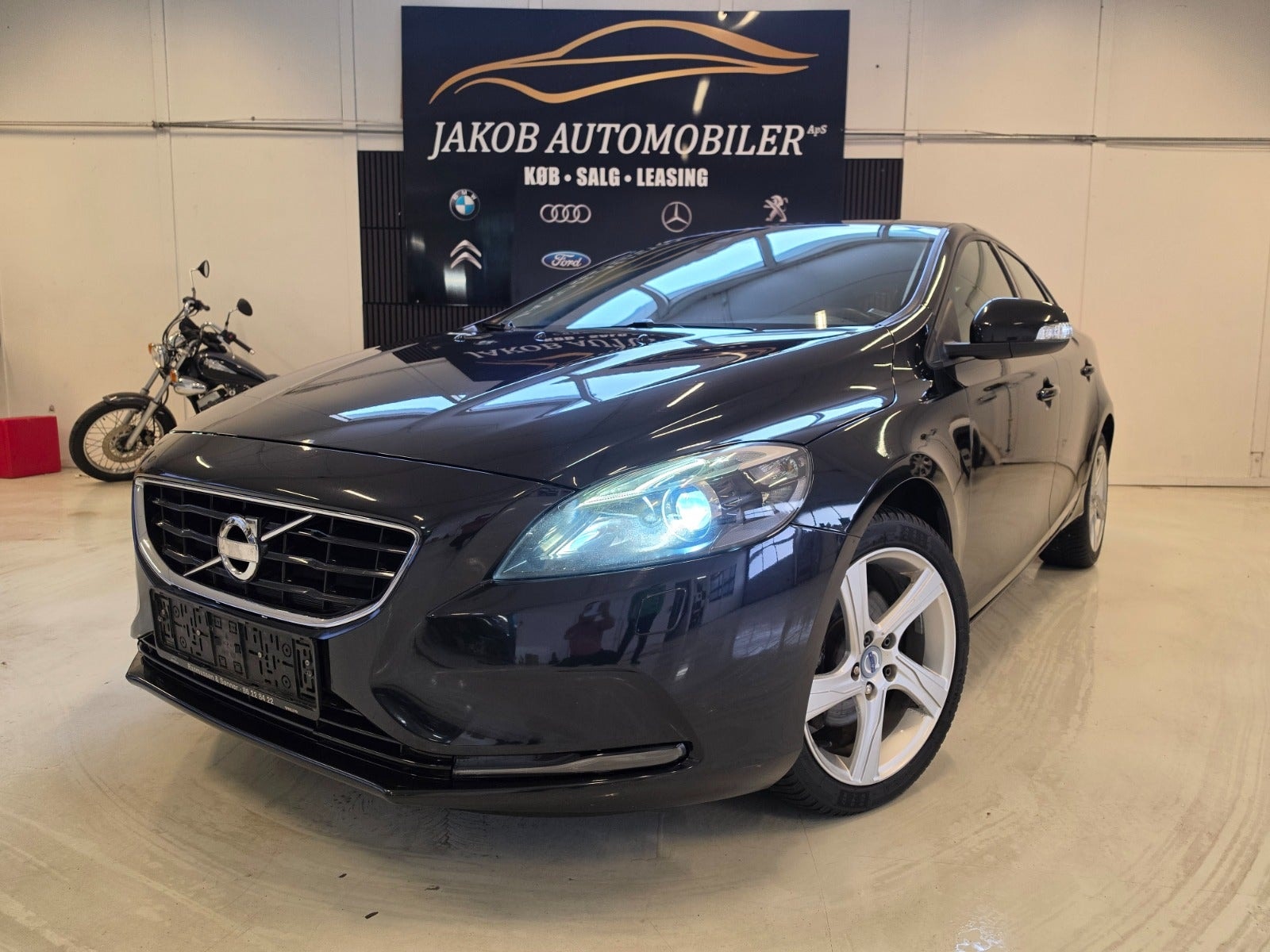 Volvo V40 T2 Manual, 120hp, 2014