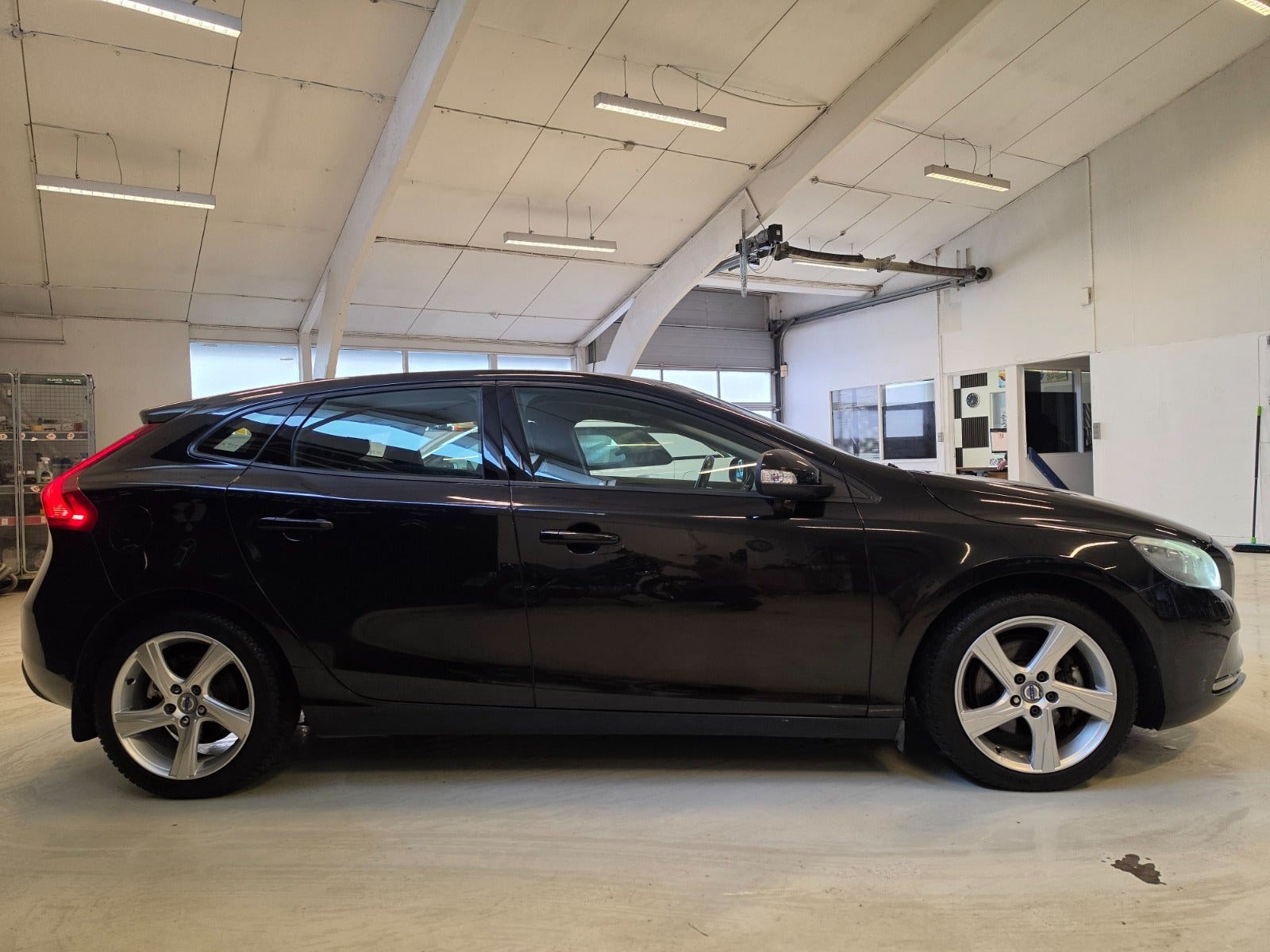 Volvo V40 T2 Manual, 120hp, 2014