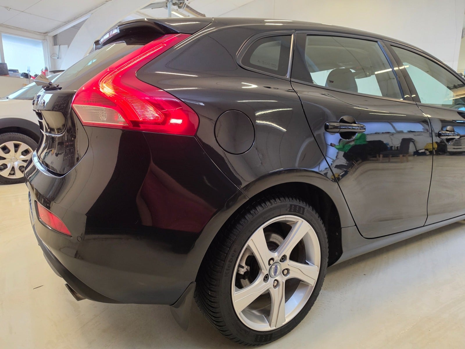 Volvo V40 T2 Manual, 120hp, 2014