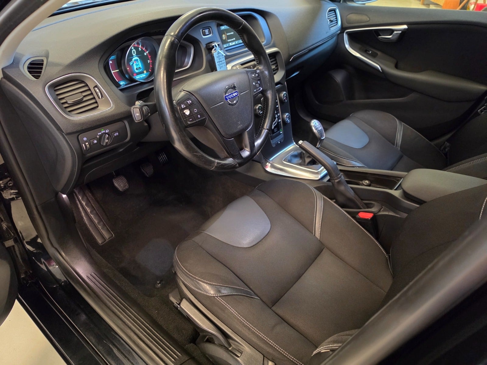 Volvo V40 T2 Manual, 120hp, 2014