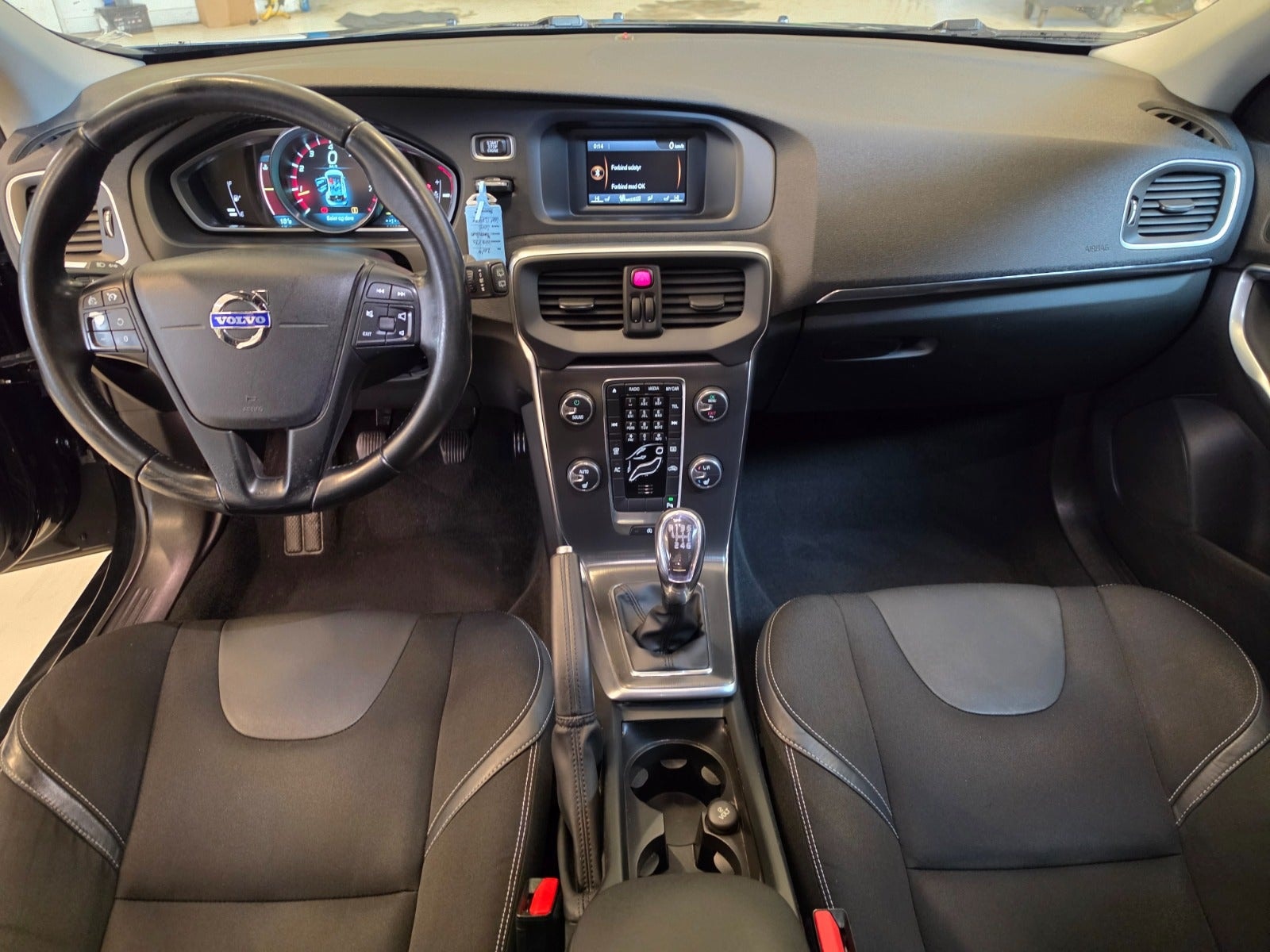 Volvo V40 T2 Manual, 120hp, 2014