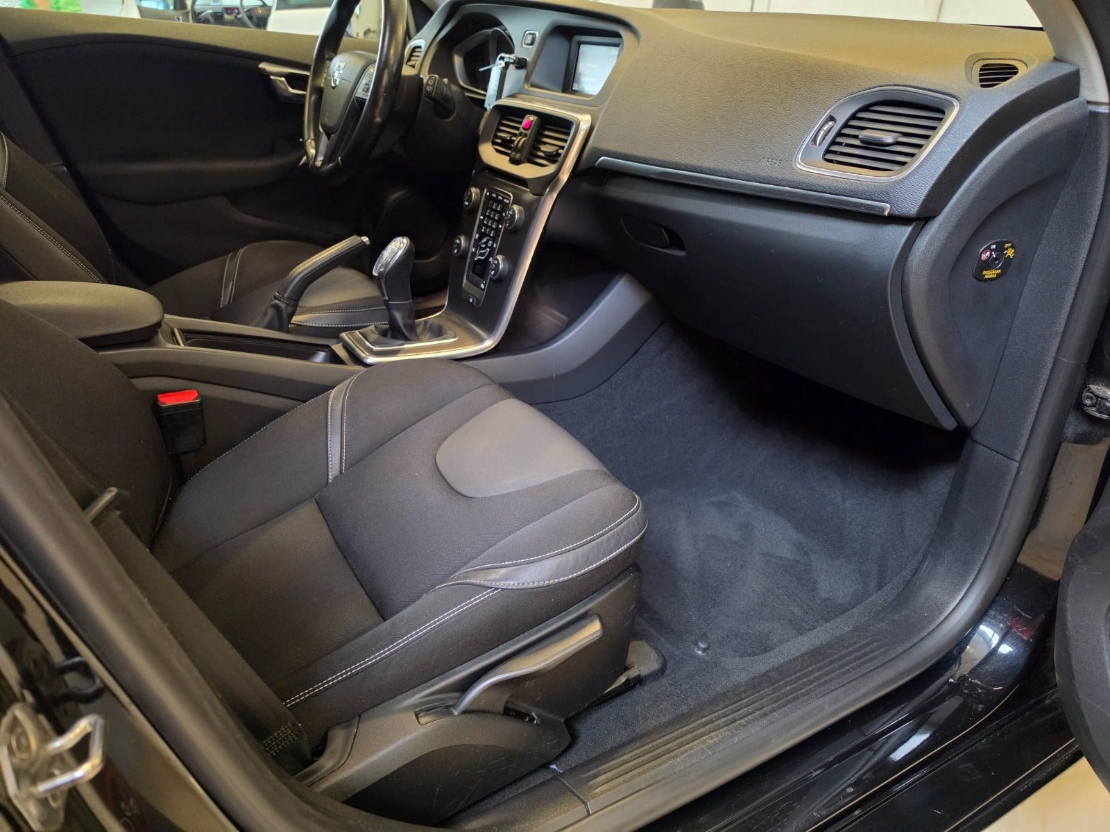 Volvo V40 T2 Manual, 120hp, 2014