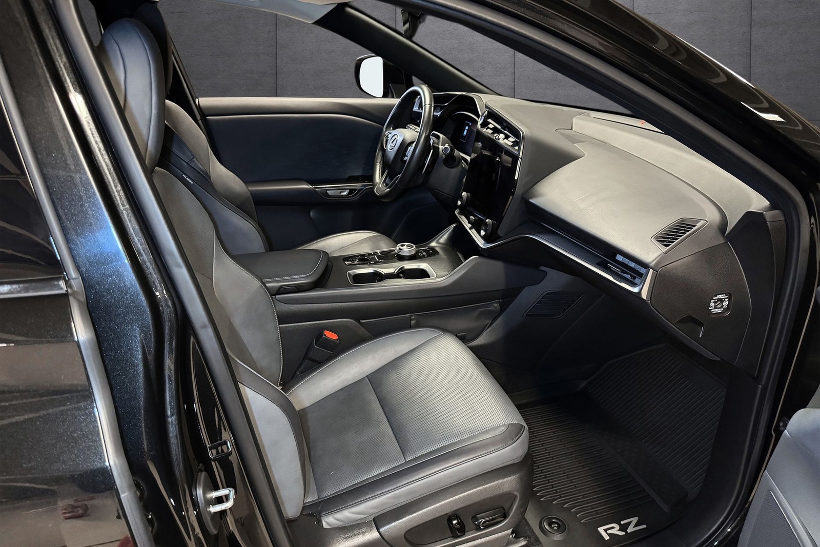Lexus RZ 450e, 313ps, 2023