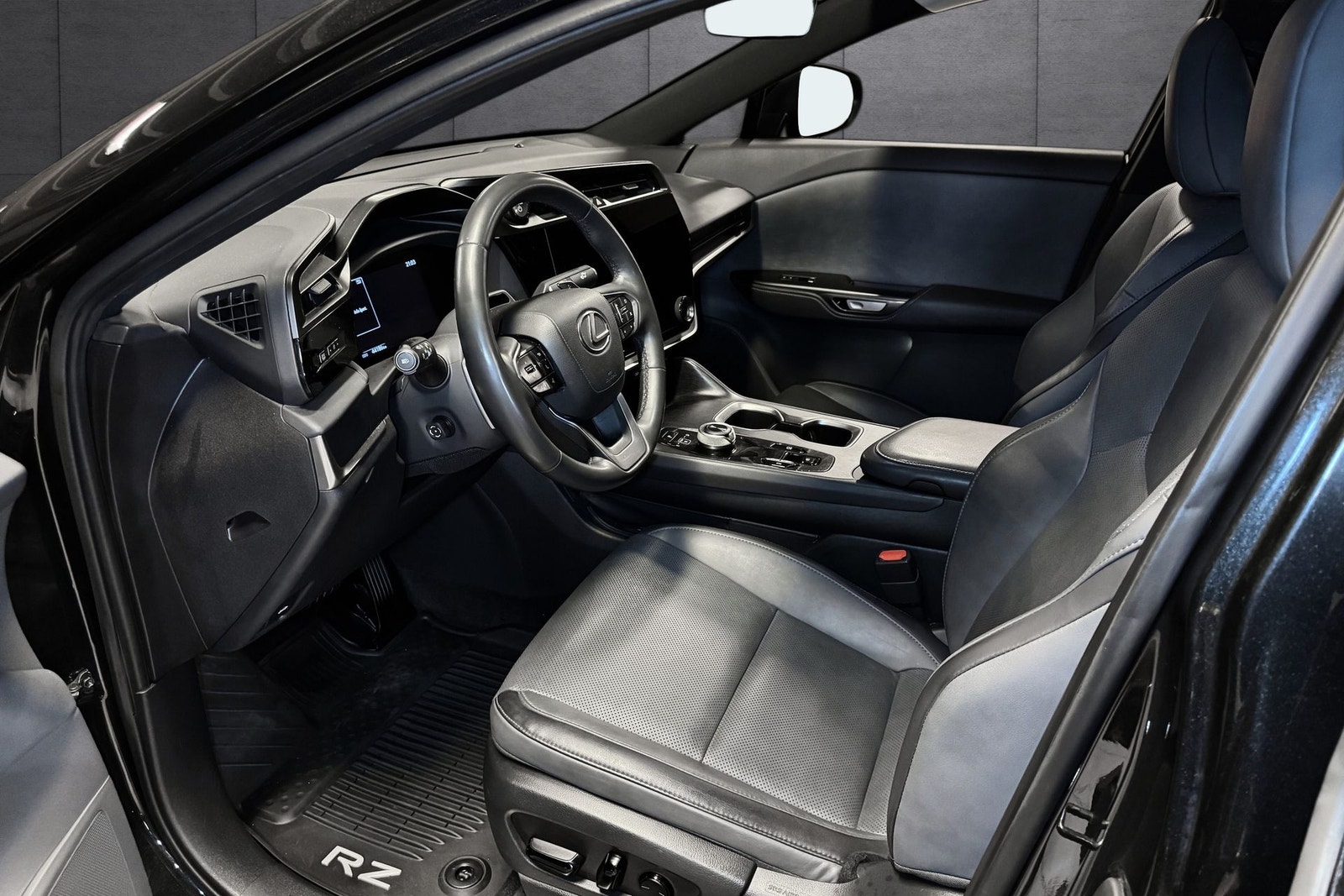 Lexus RZ 450e, 313ps, 2023