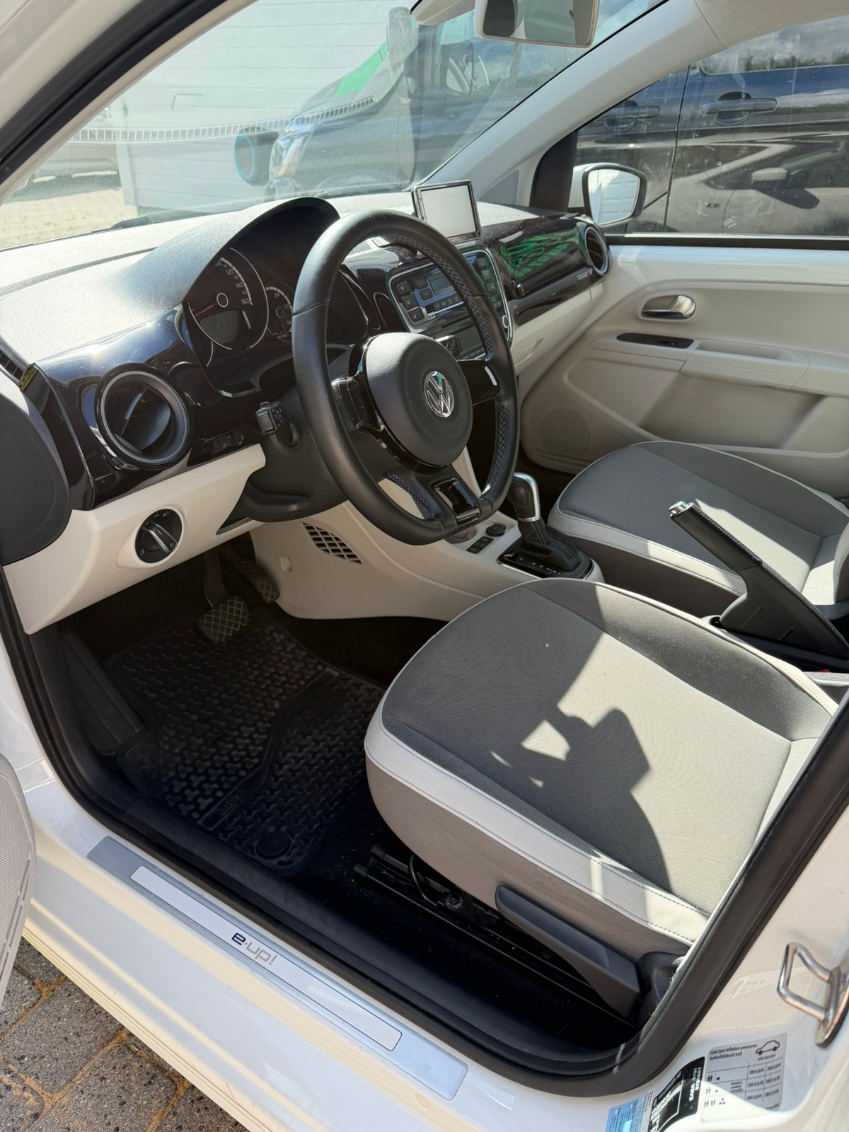 Volkswagen e-up!, 82ps, 2015