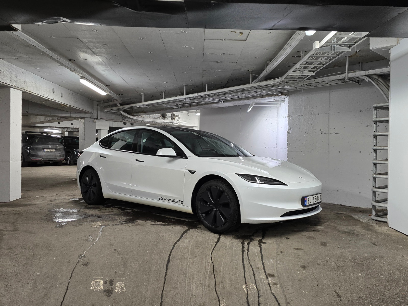 Tesla Model 3 Long Range AWD, 498ps, 2024